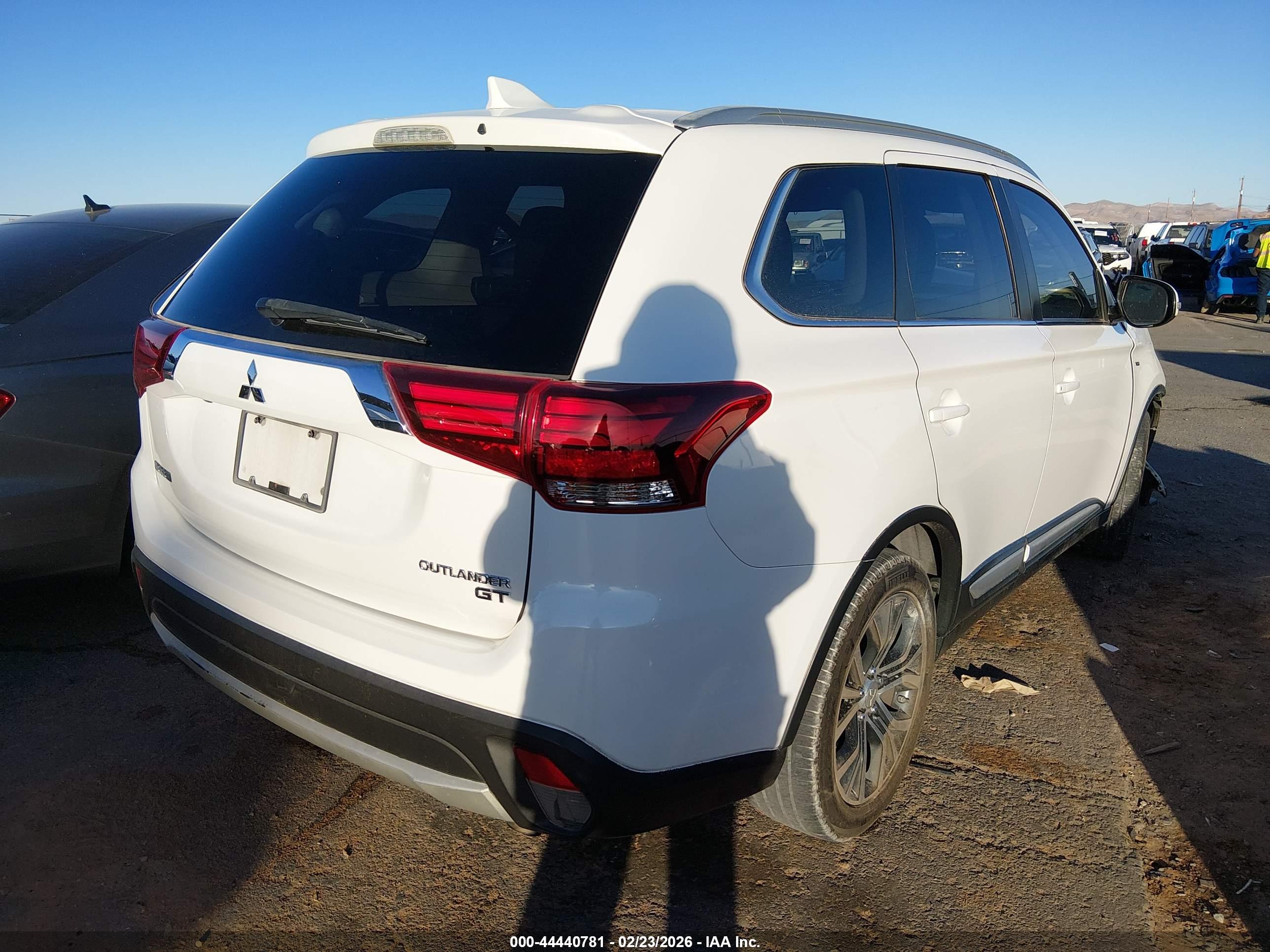MITSUBISHI OUTLANDER image 4
