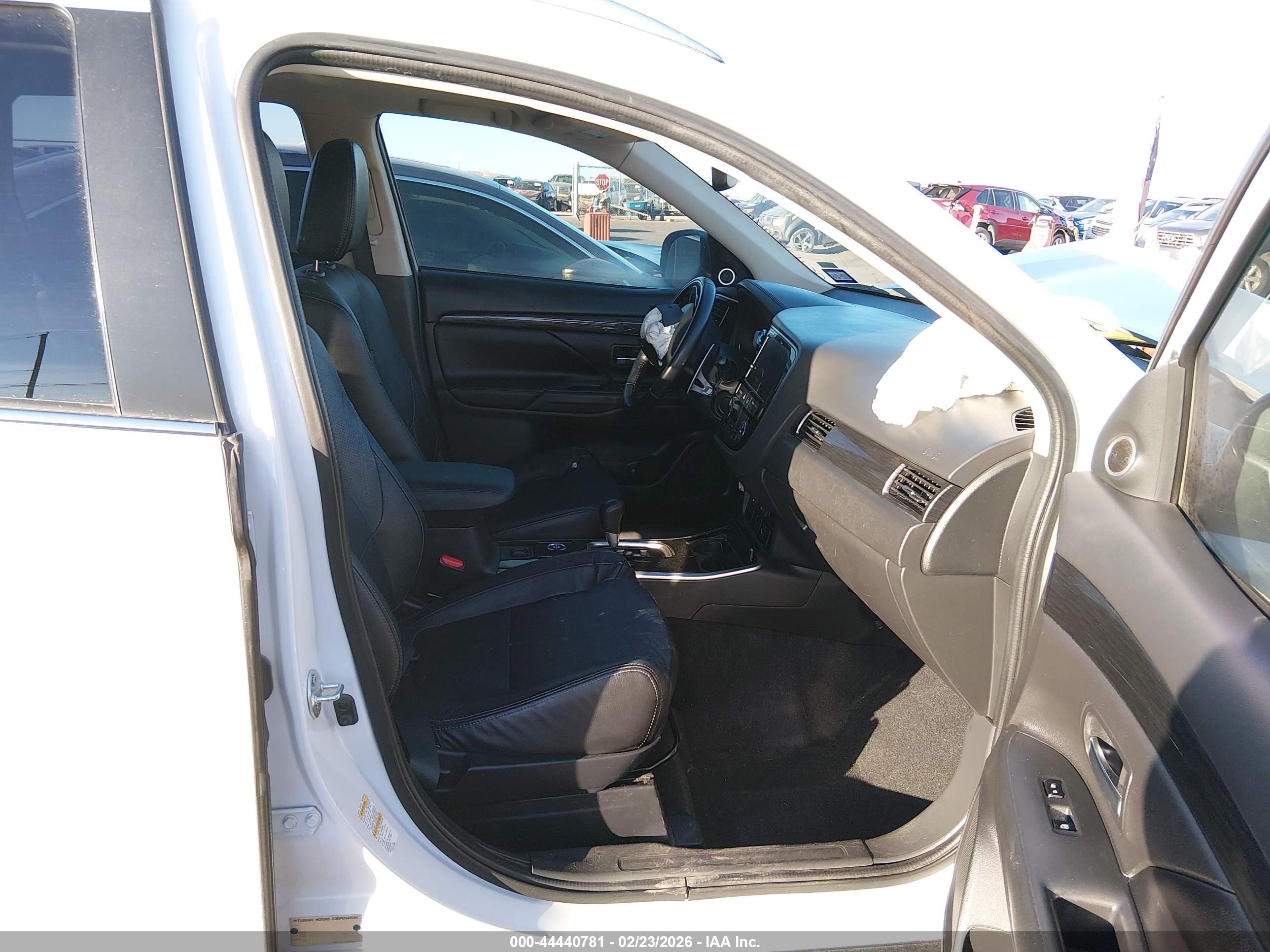 MITSUBISHI OUTLANDER image 5