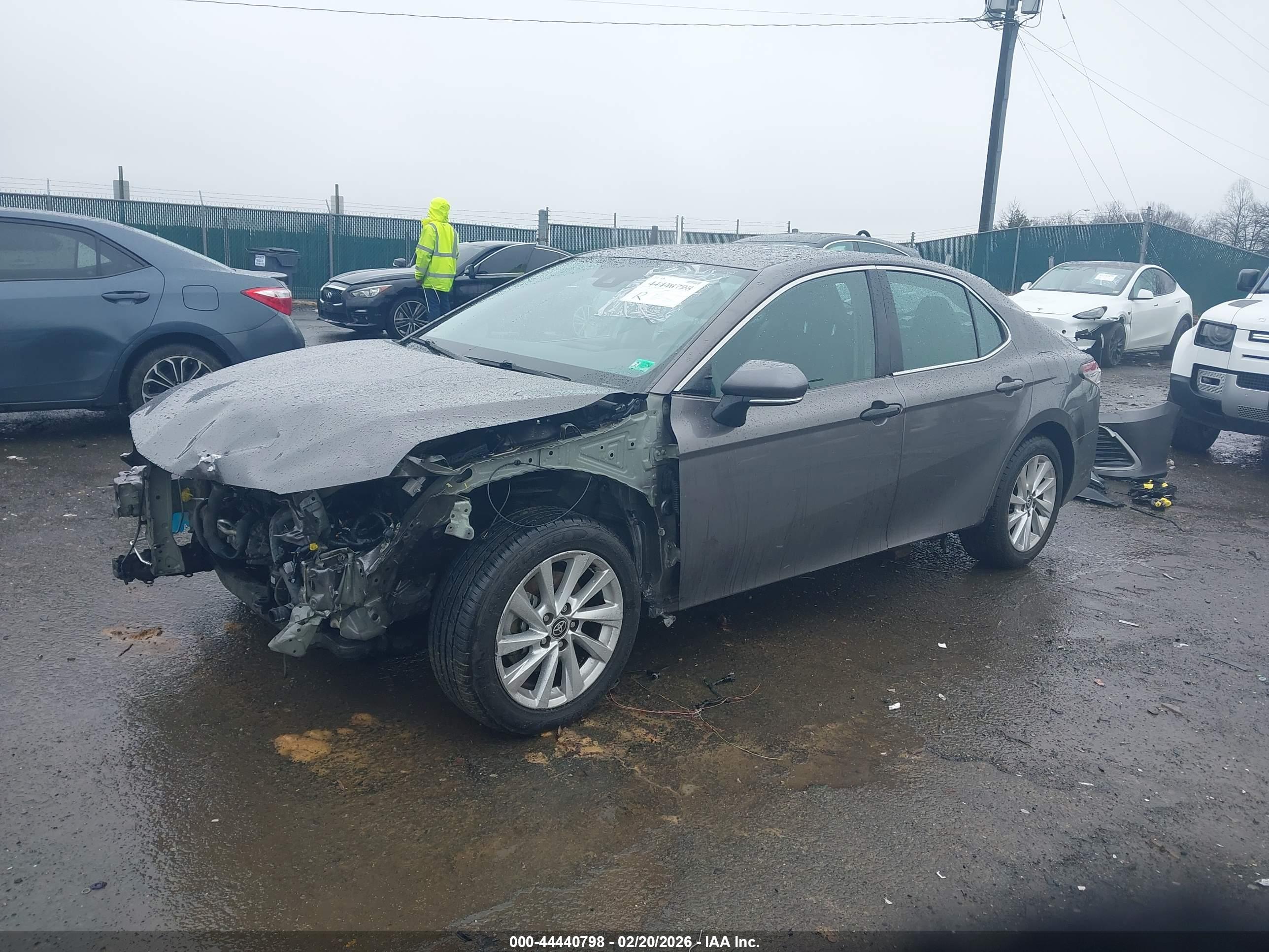 TOYOTA CAMRY image 2