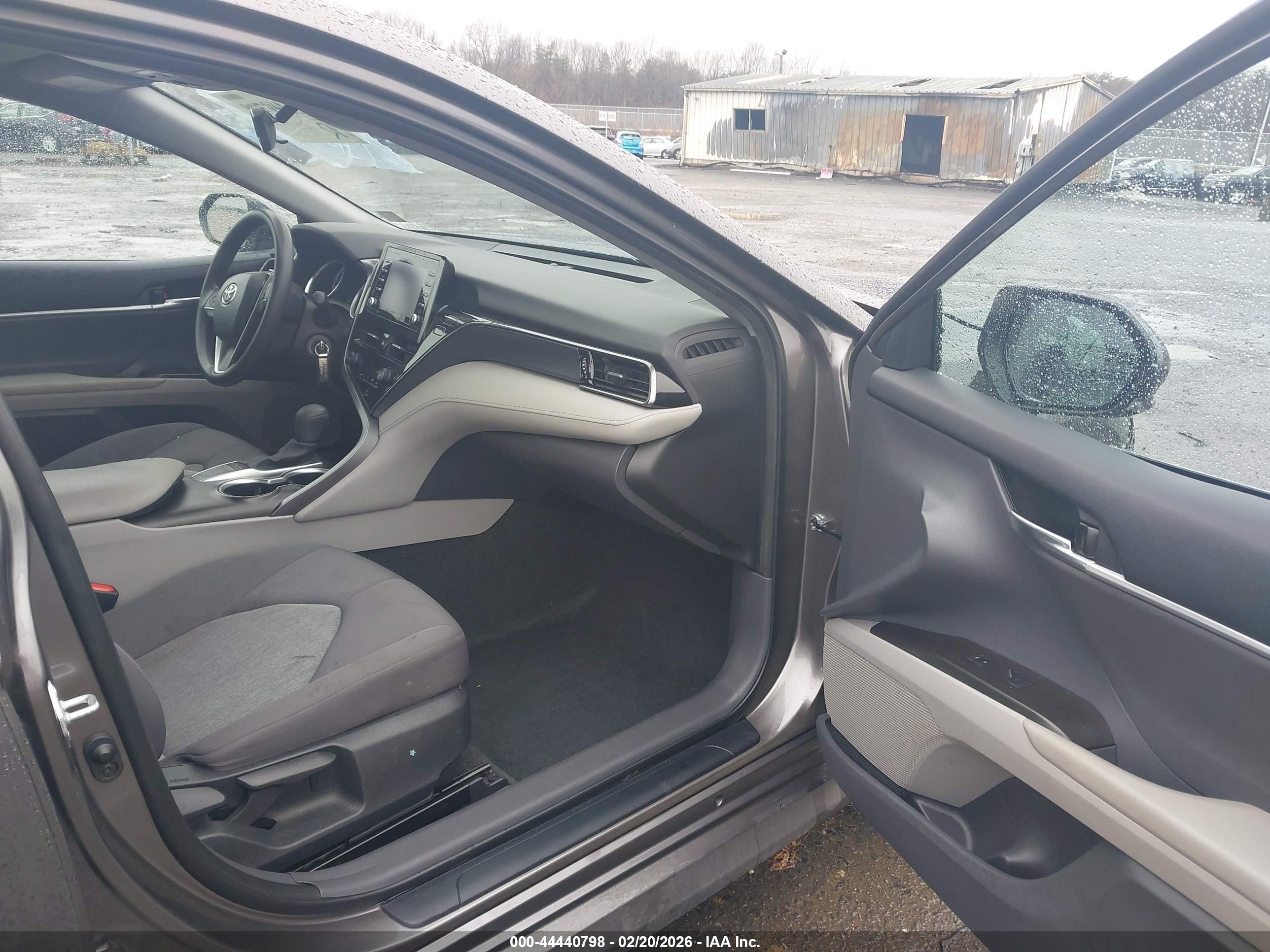 TOYOTA CAMRY image 5