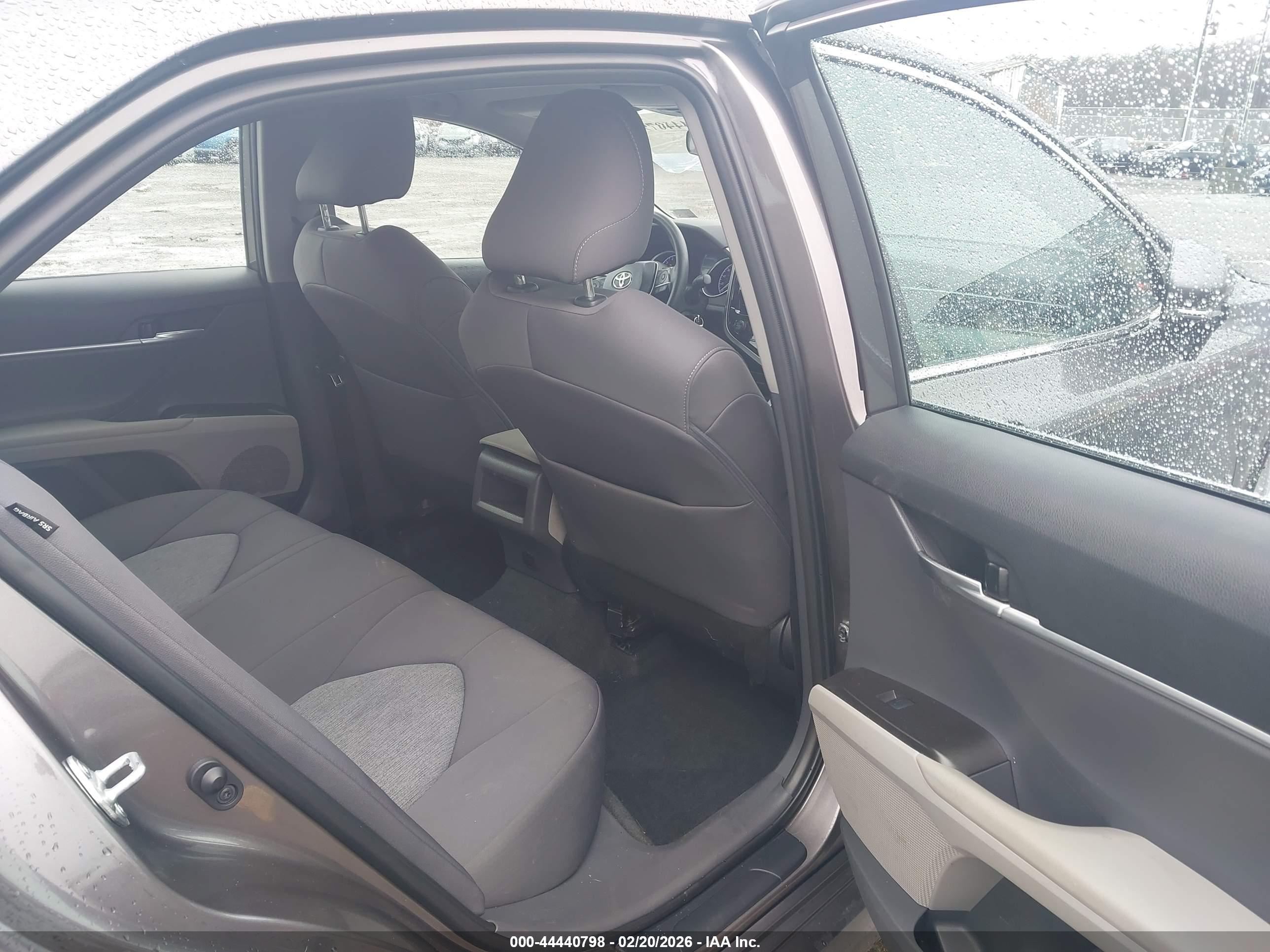TOYOTA CAMRY image 8