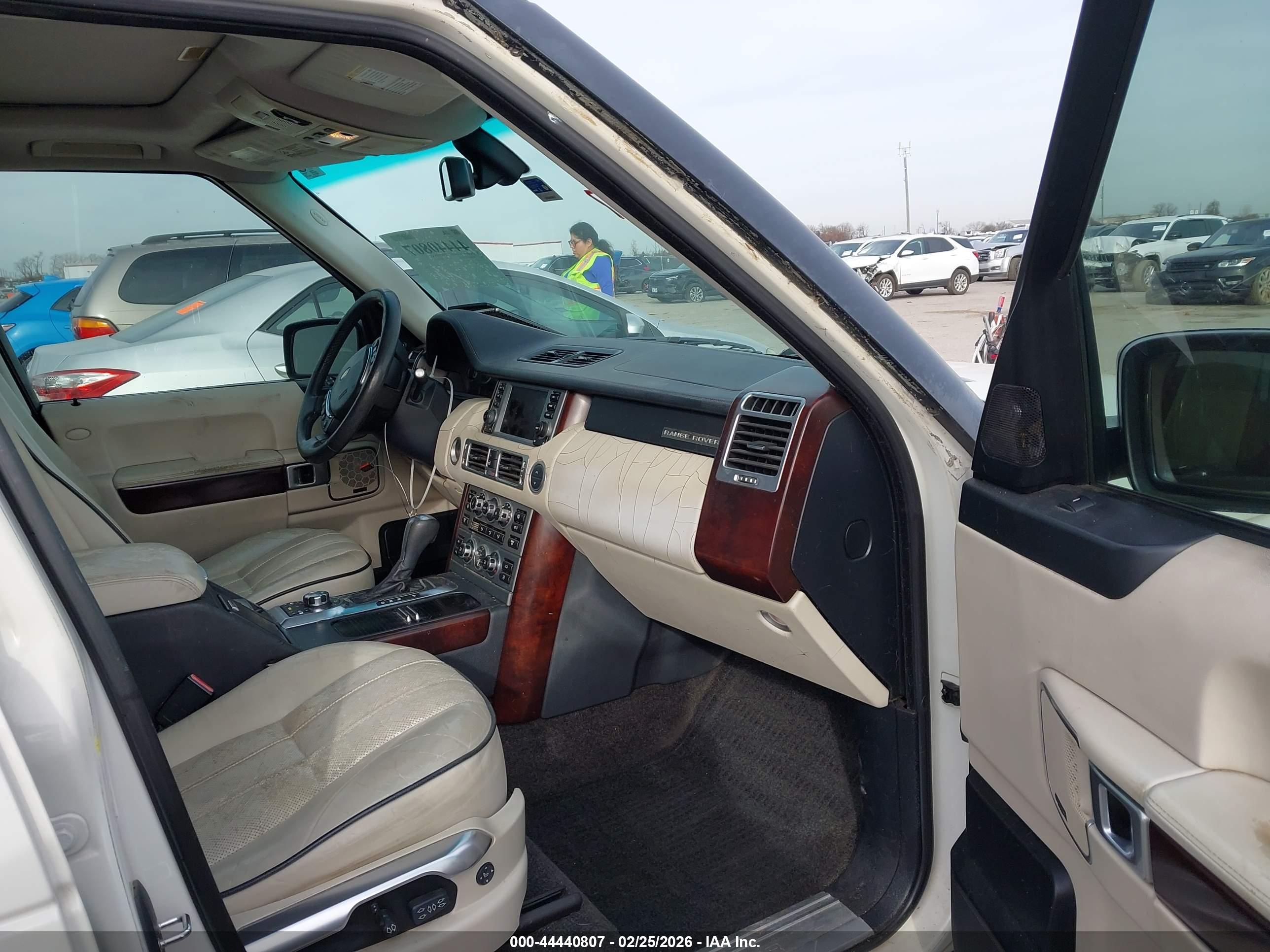 LAND ROVER image 5