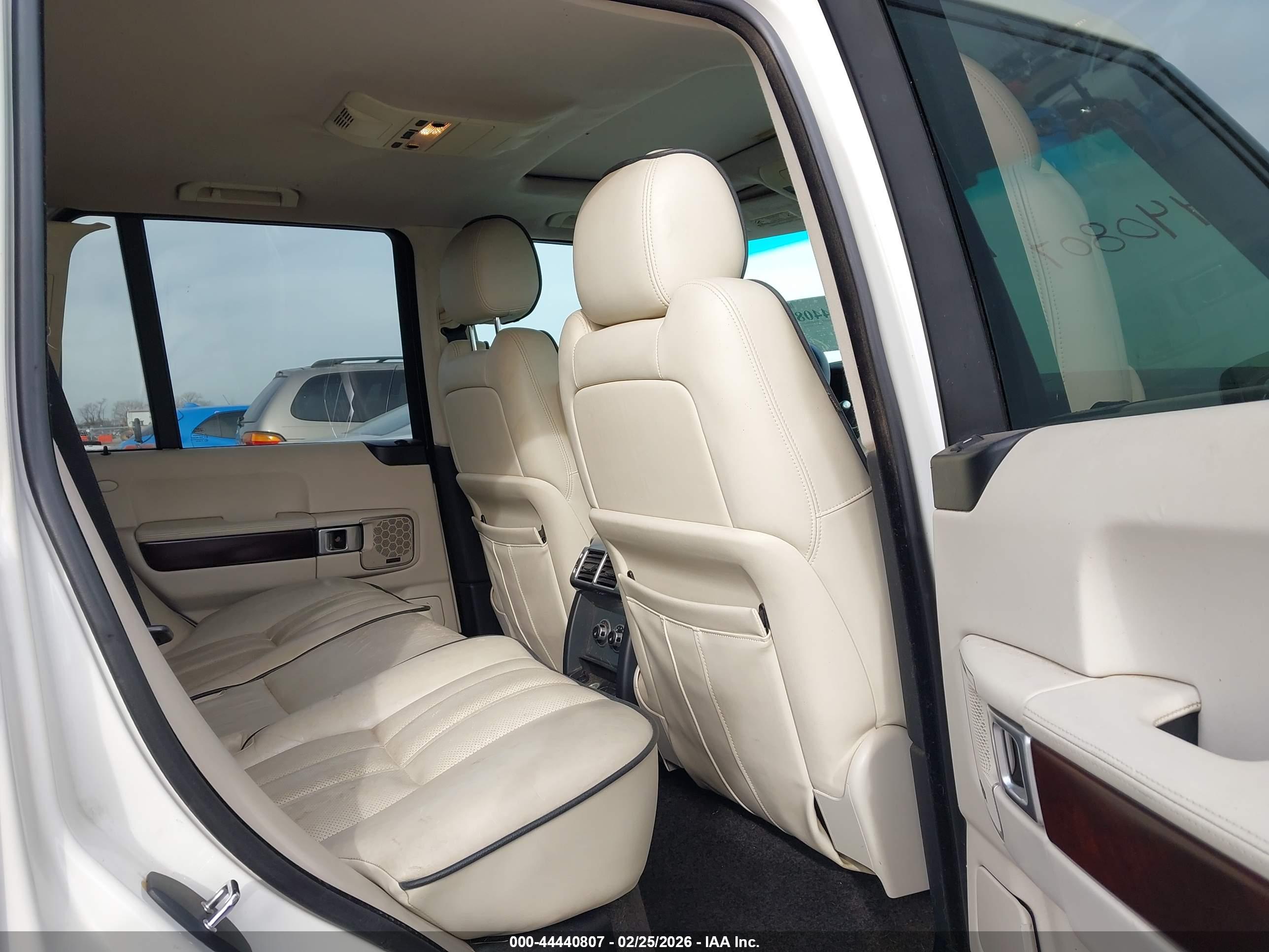 LAND ROVER image 8