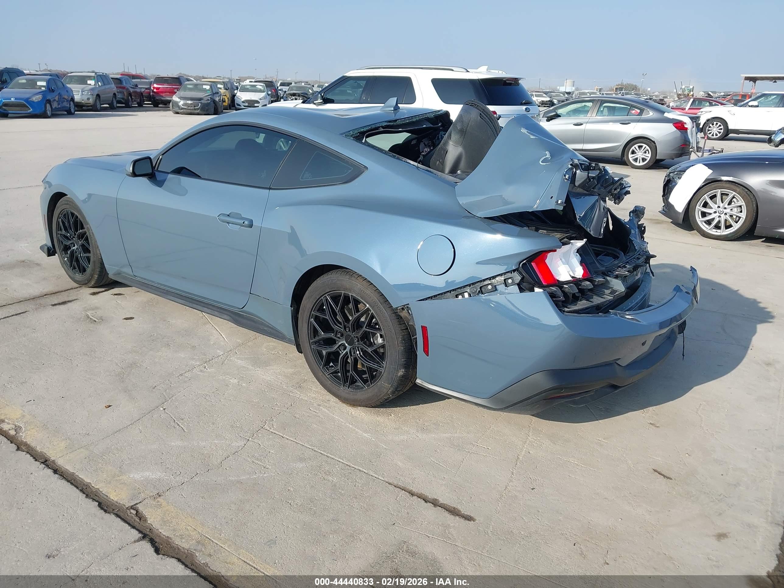 FORD MUSTANG image 3