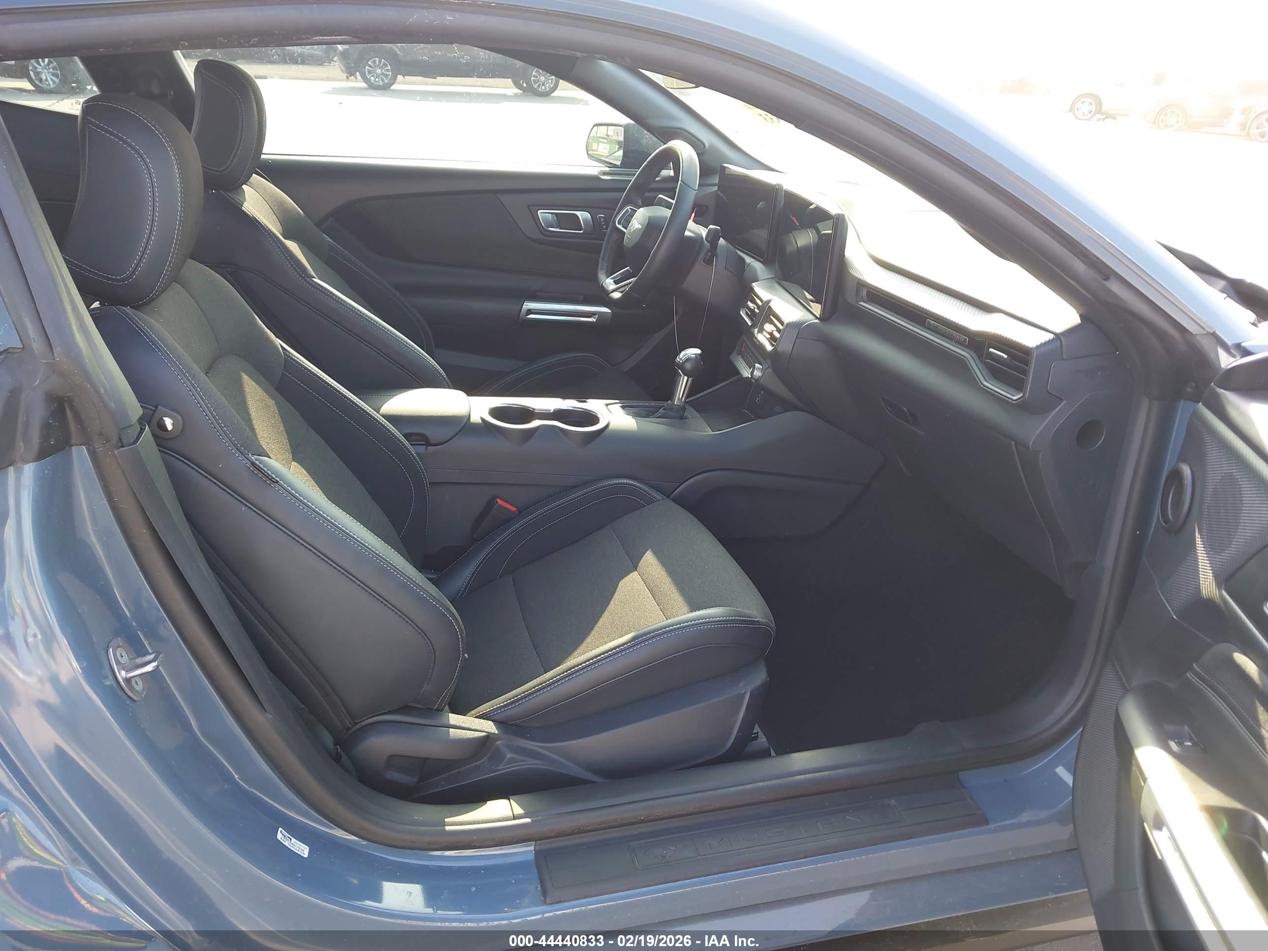 FORD MUSTANG image 5