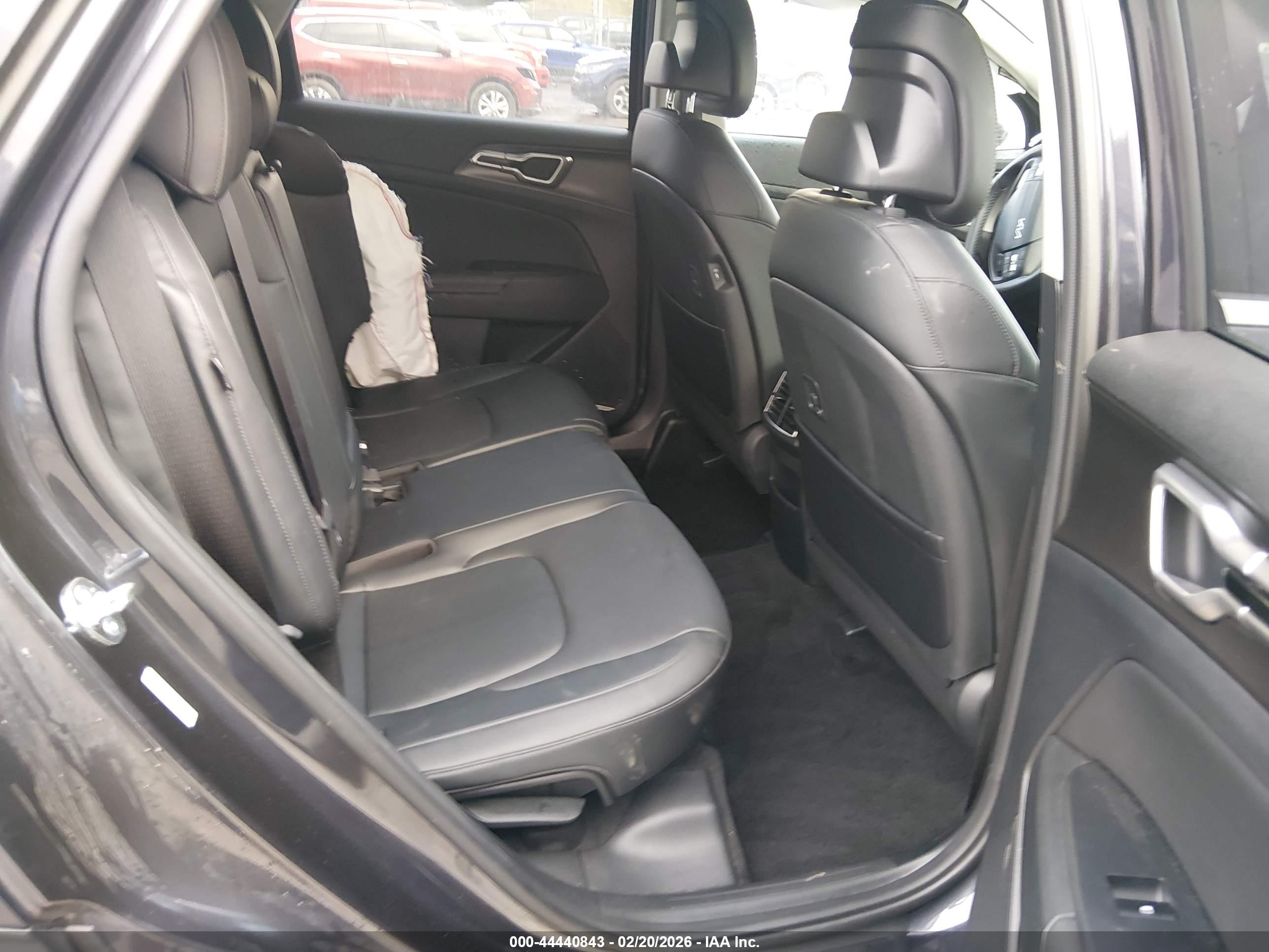 KIA SPORTAGE image 8