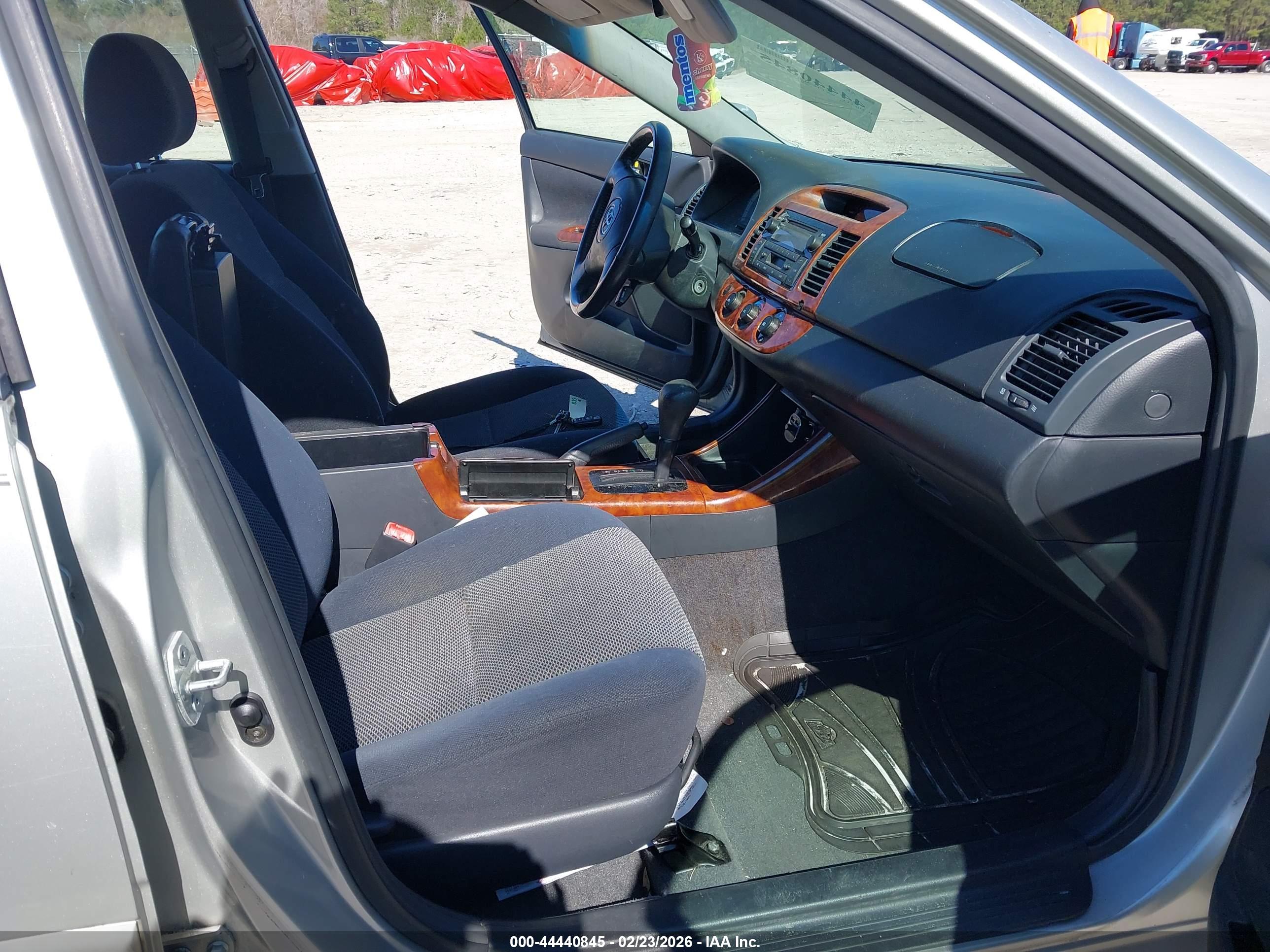 TOYOTA CAMRY image 5