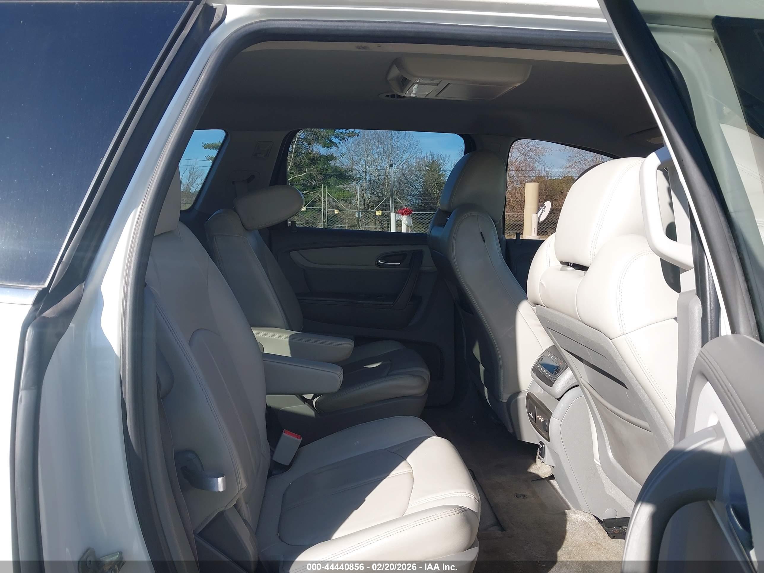 CHEVROLET TRAVERSE image 8