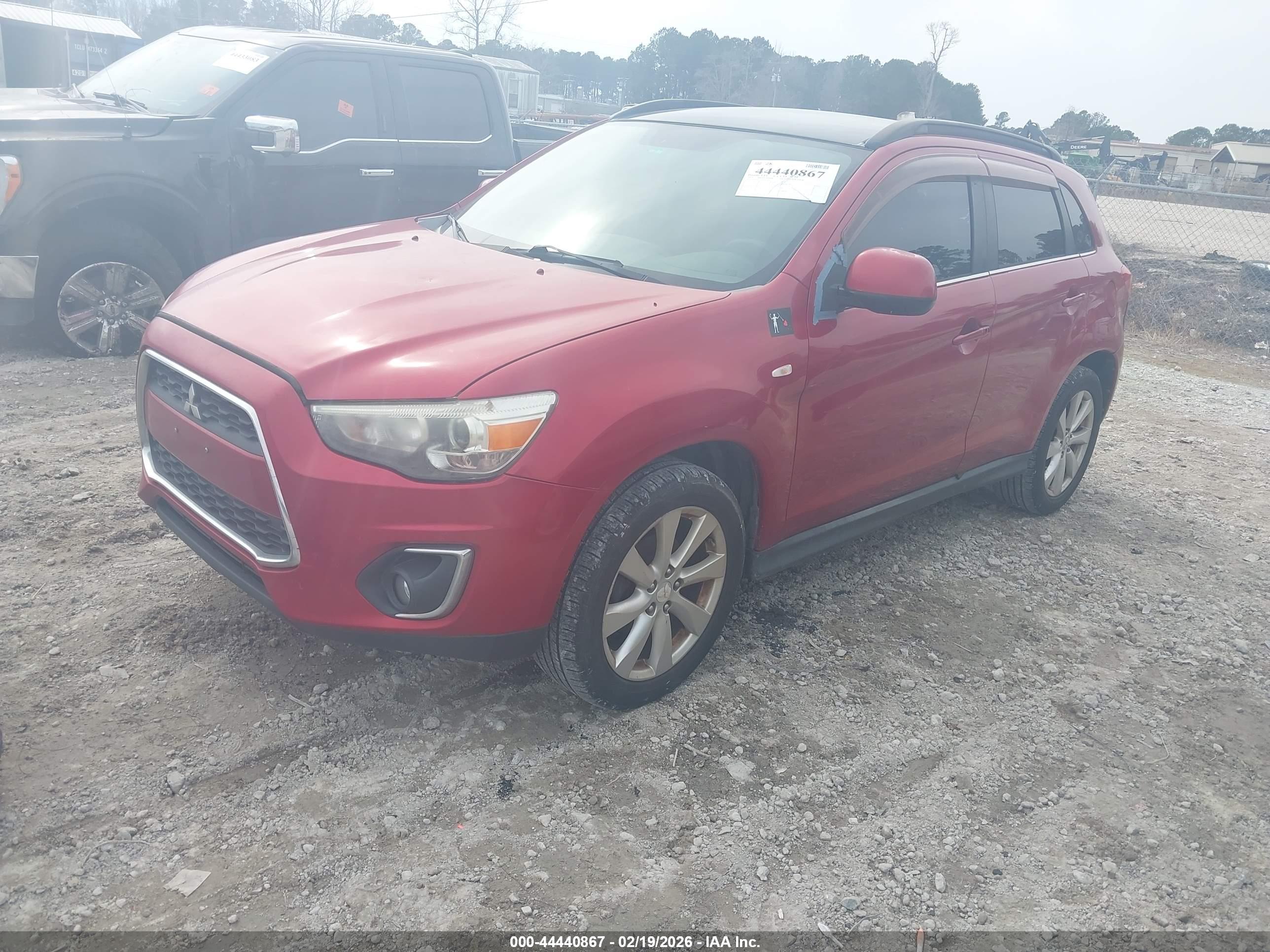 MITSUBISHI OUTLANDER image 2