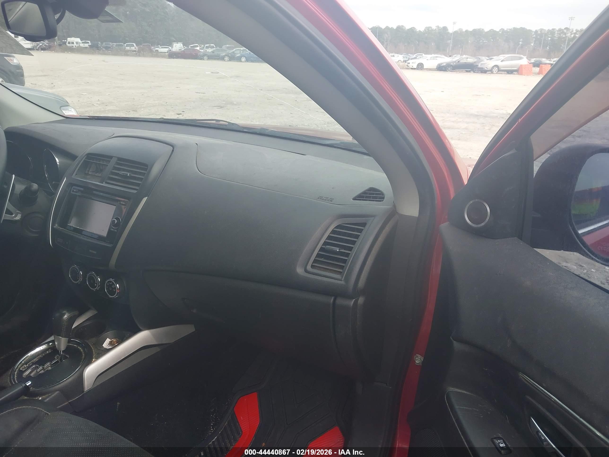MITSUBISHI OUTLANDER image 5