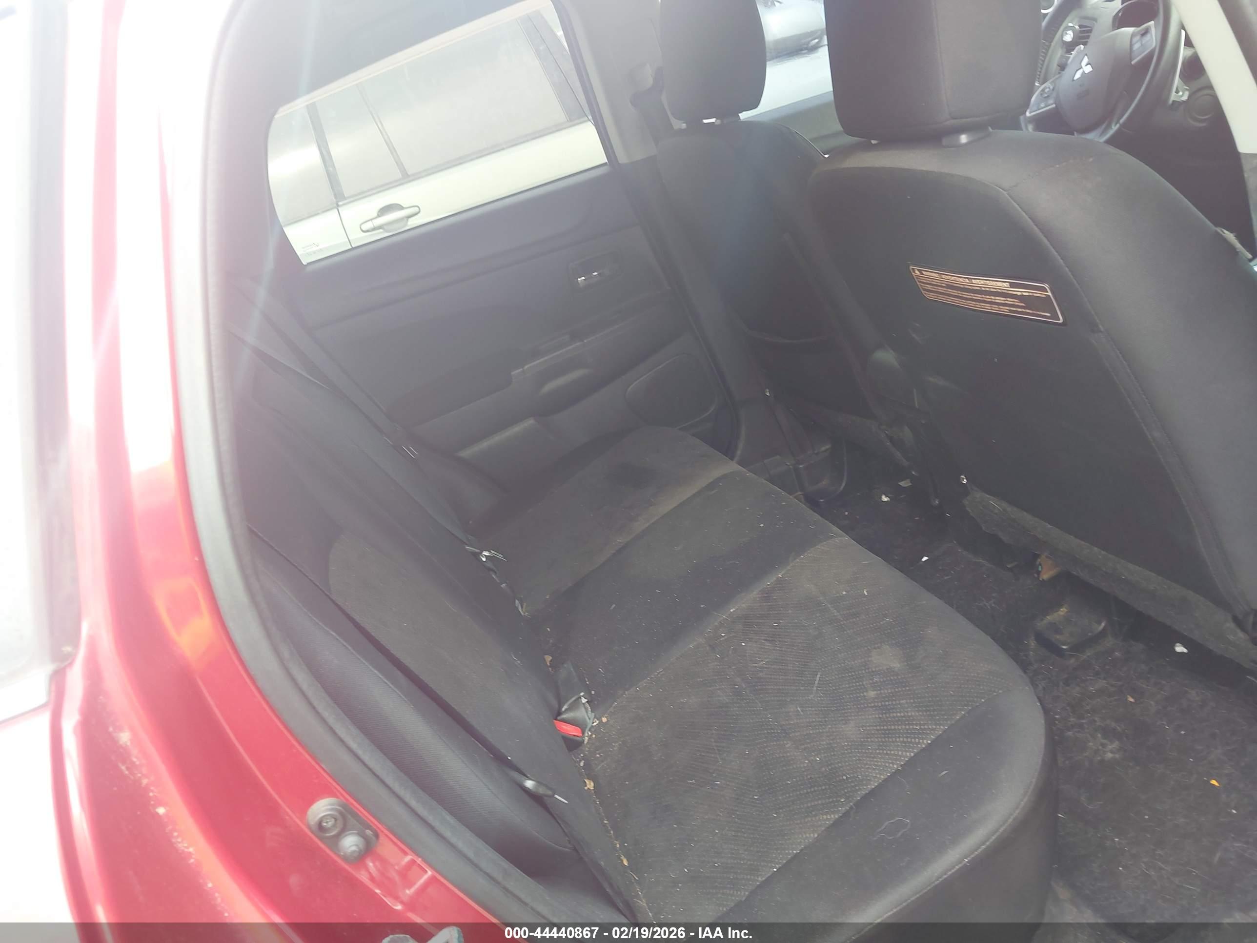 MITSUBISHI OUTLANDER image 8