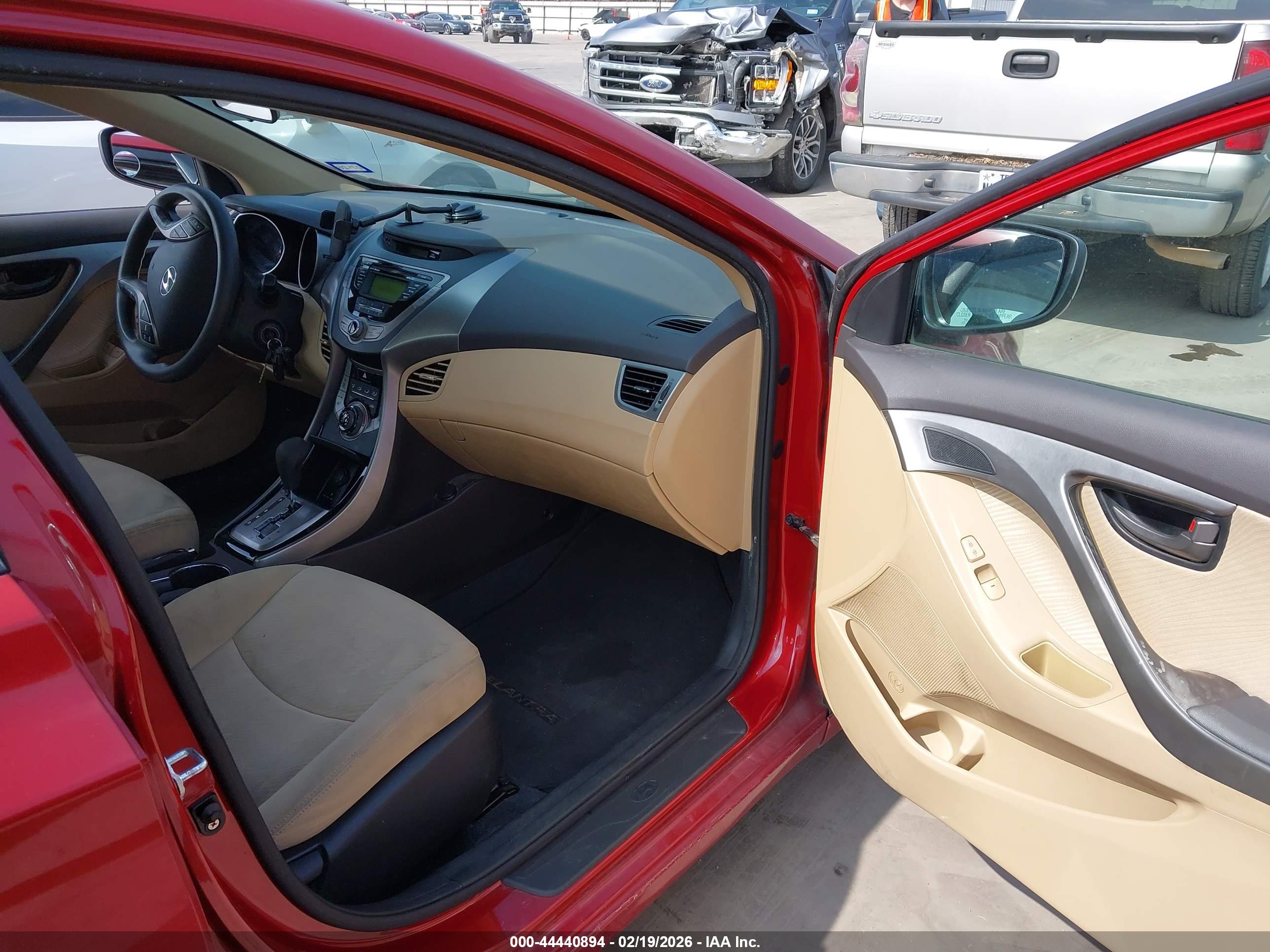HYUNDAI ELANTRA image 5