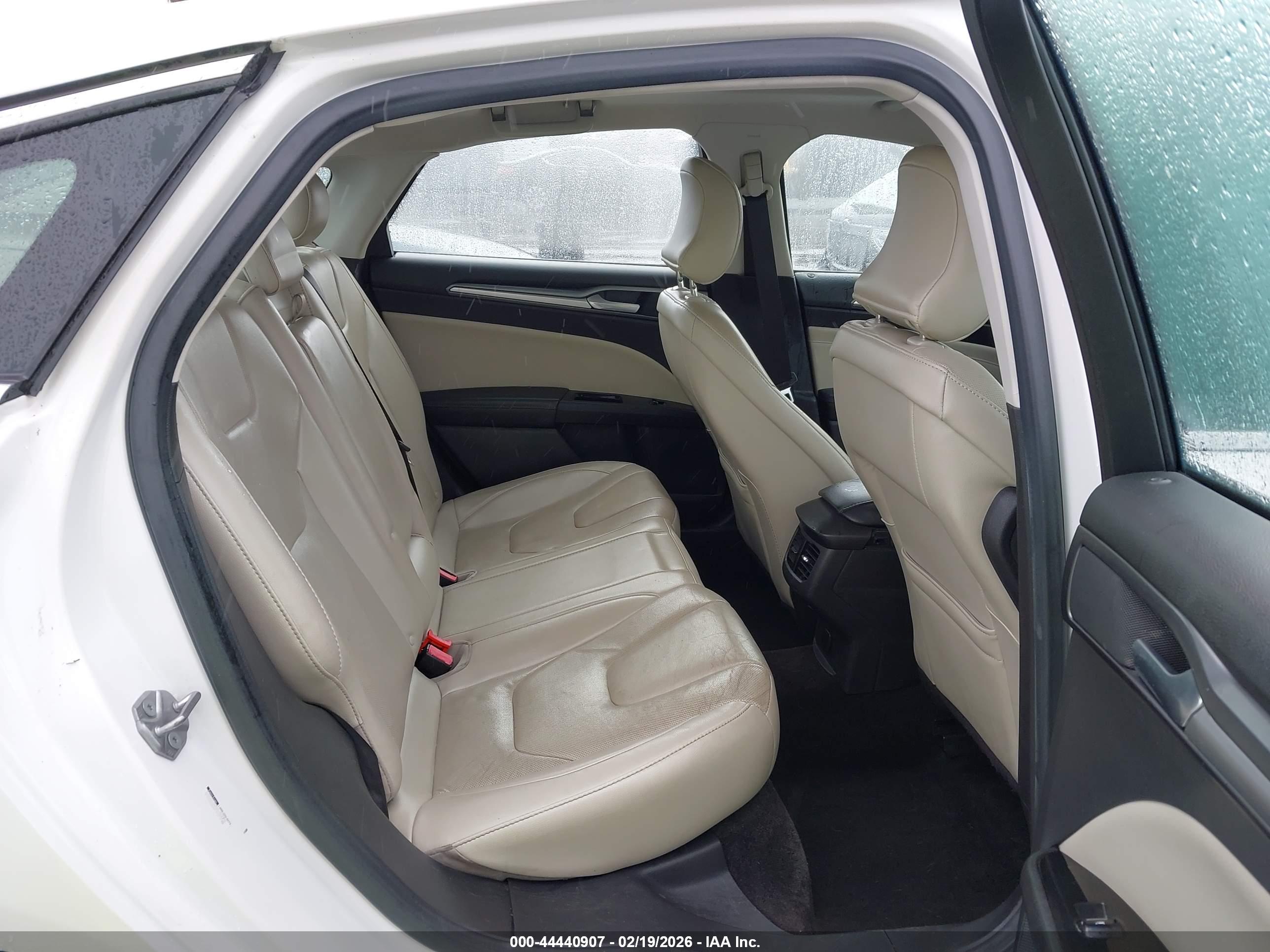 FORD FUSION image 8
