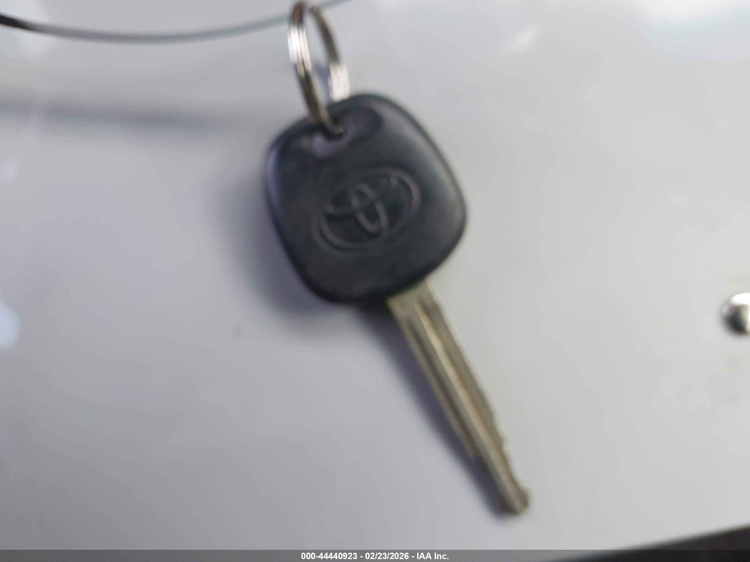 TOYOTA CAMRY image 11