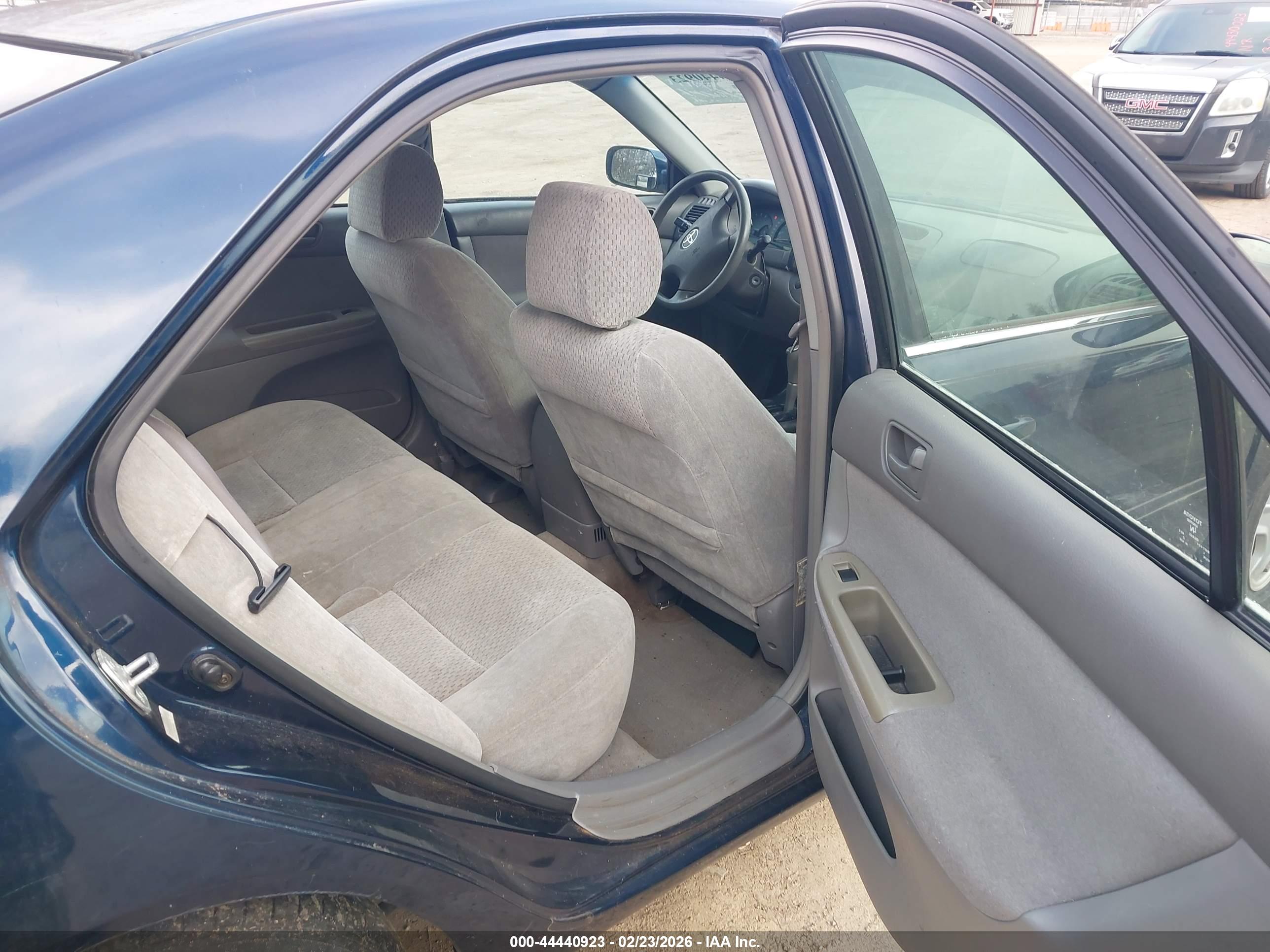 TOYOTA CAMRY image 8