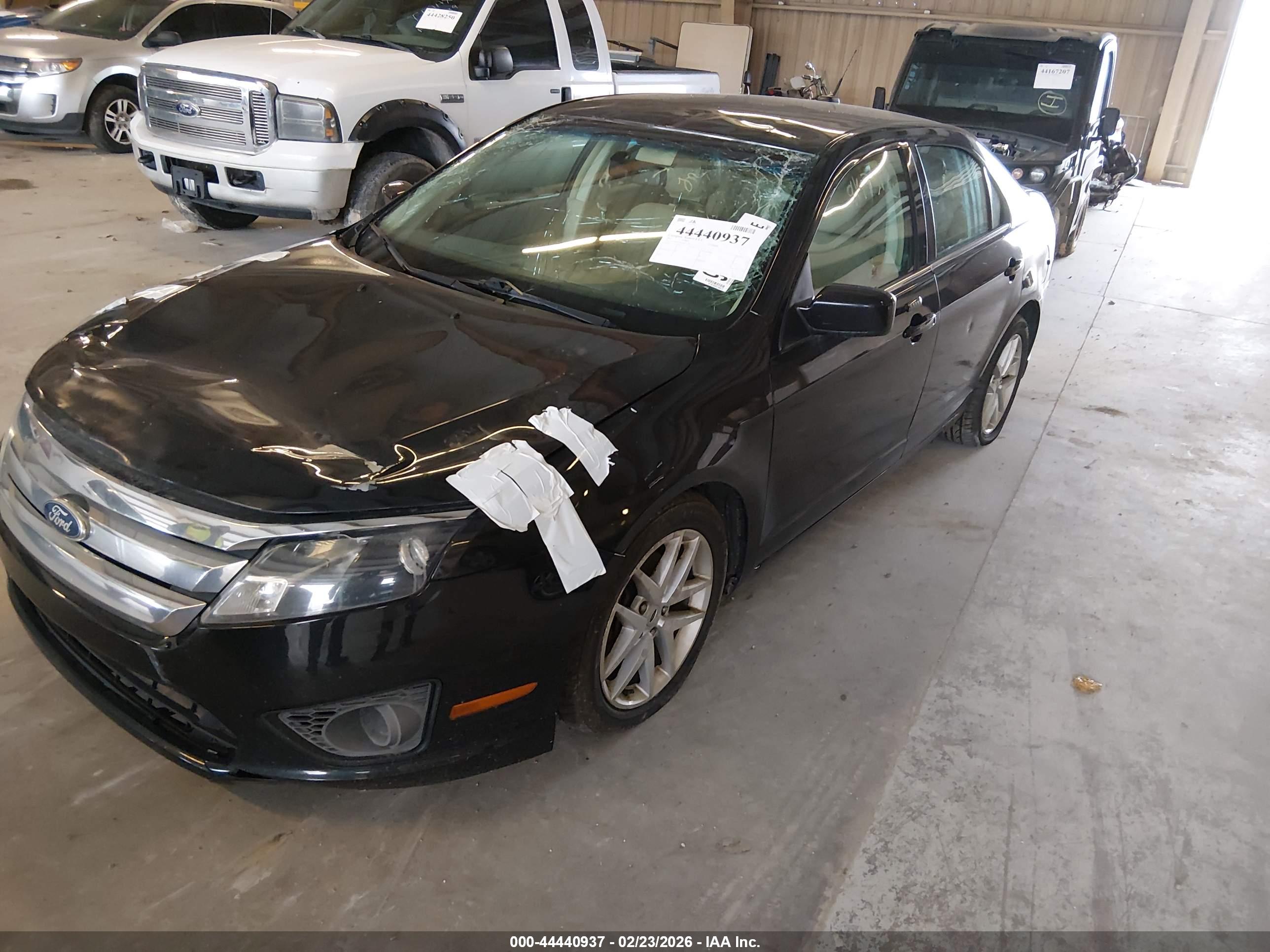 FORD FUSION image 2