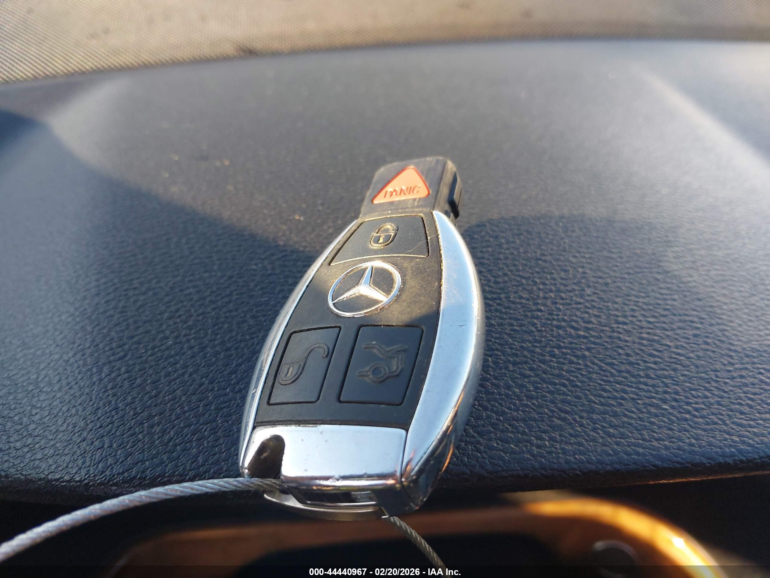 MERCEDES-BENZ E image 11