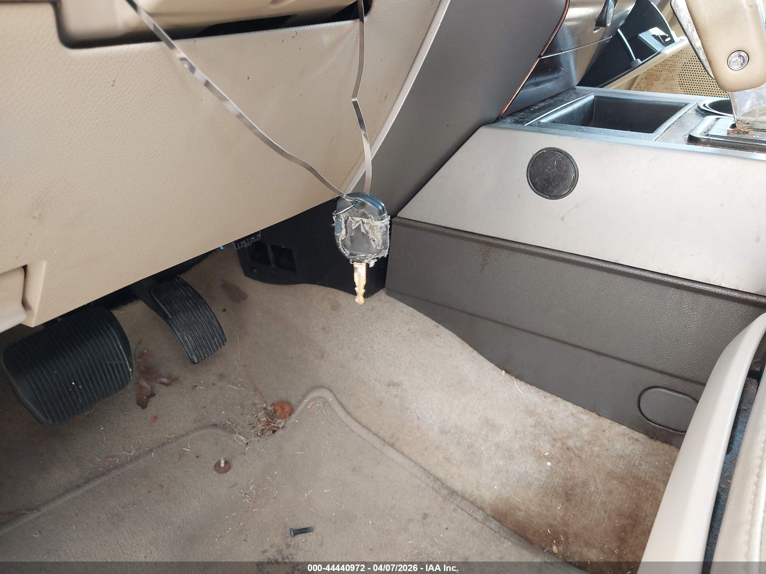 FORD EXPEDITION image 11