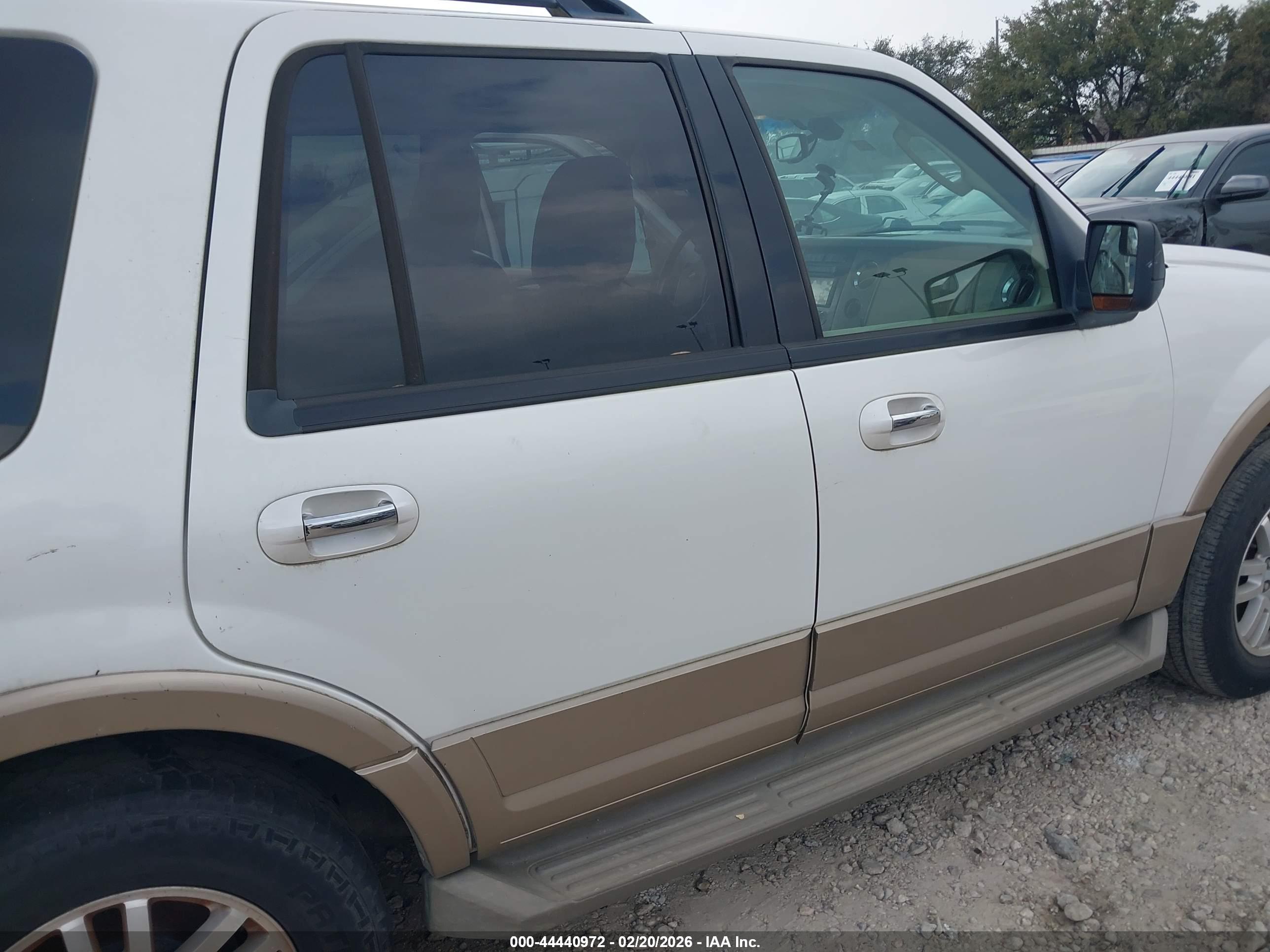 FORD EXPEDITION image 6