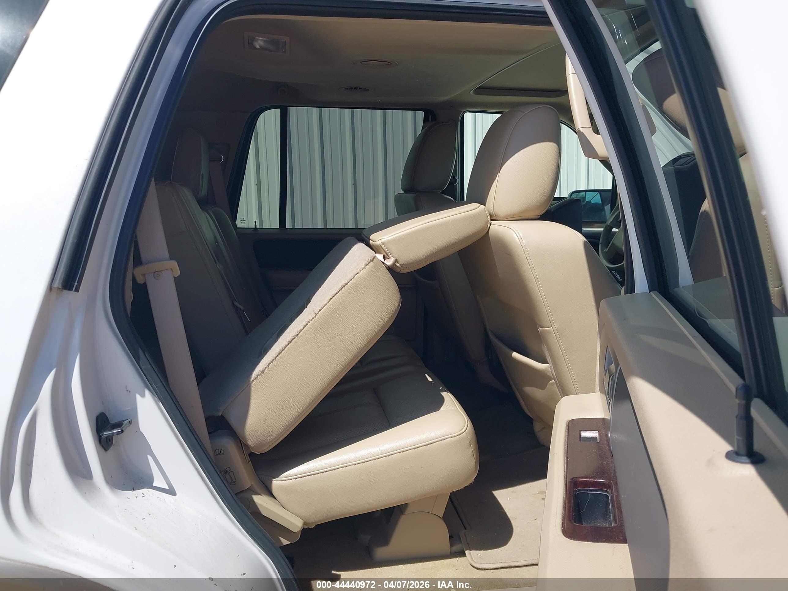 FORD EXPEDITION image 8