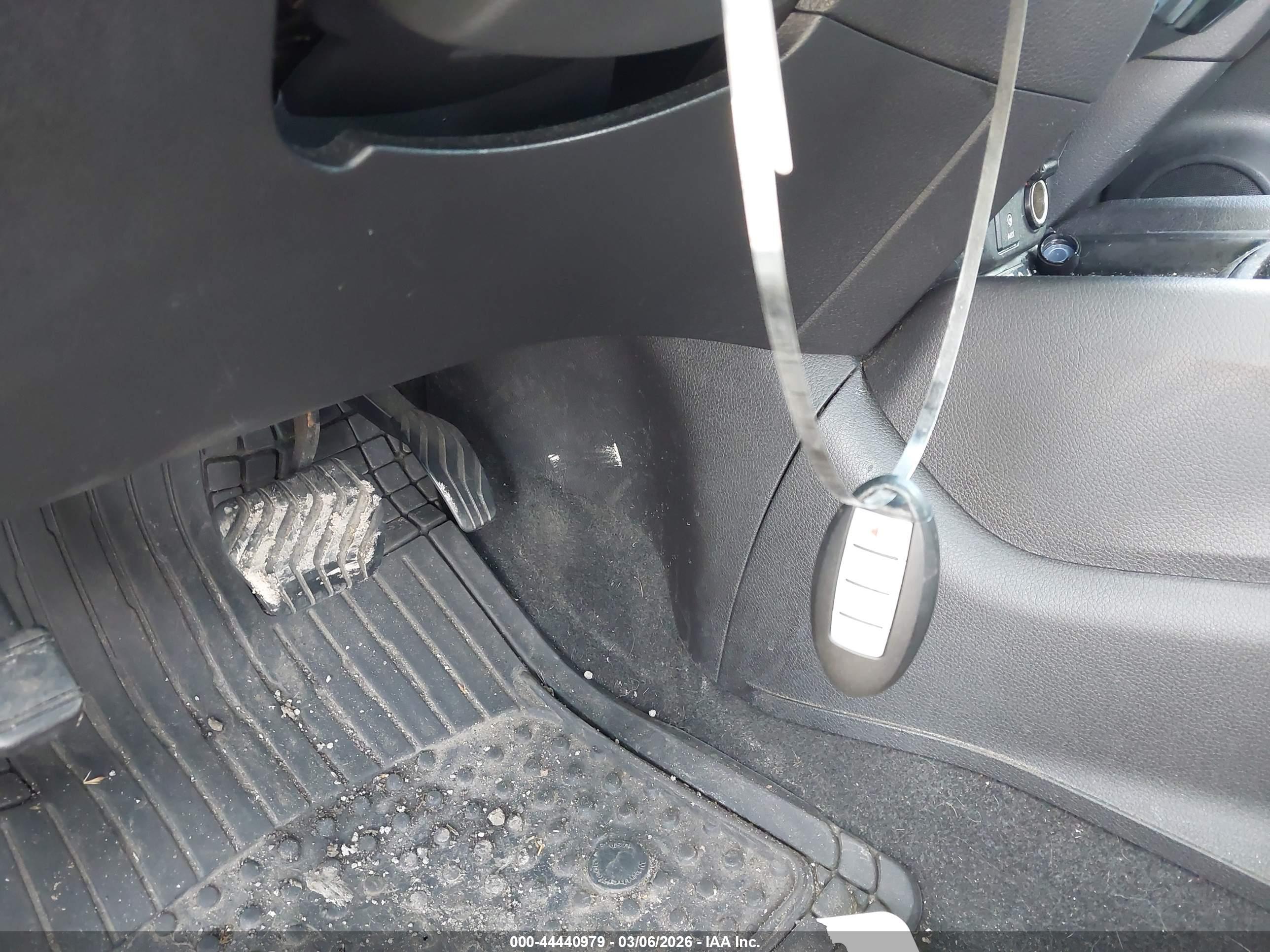 NISSAN ROGUE image 11