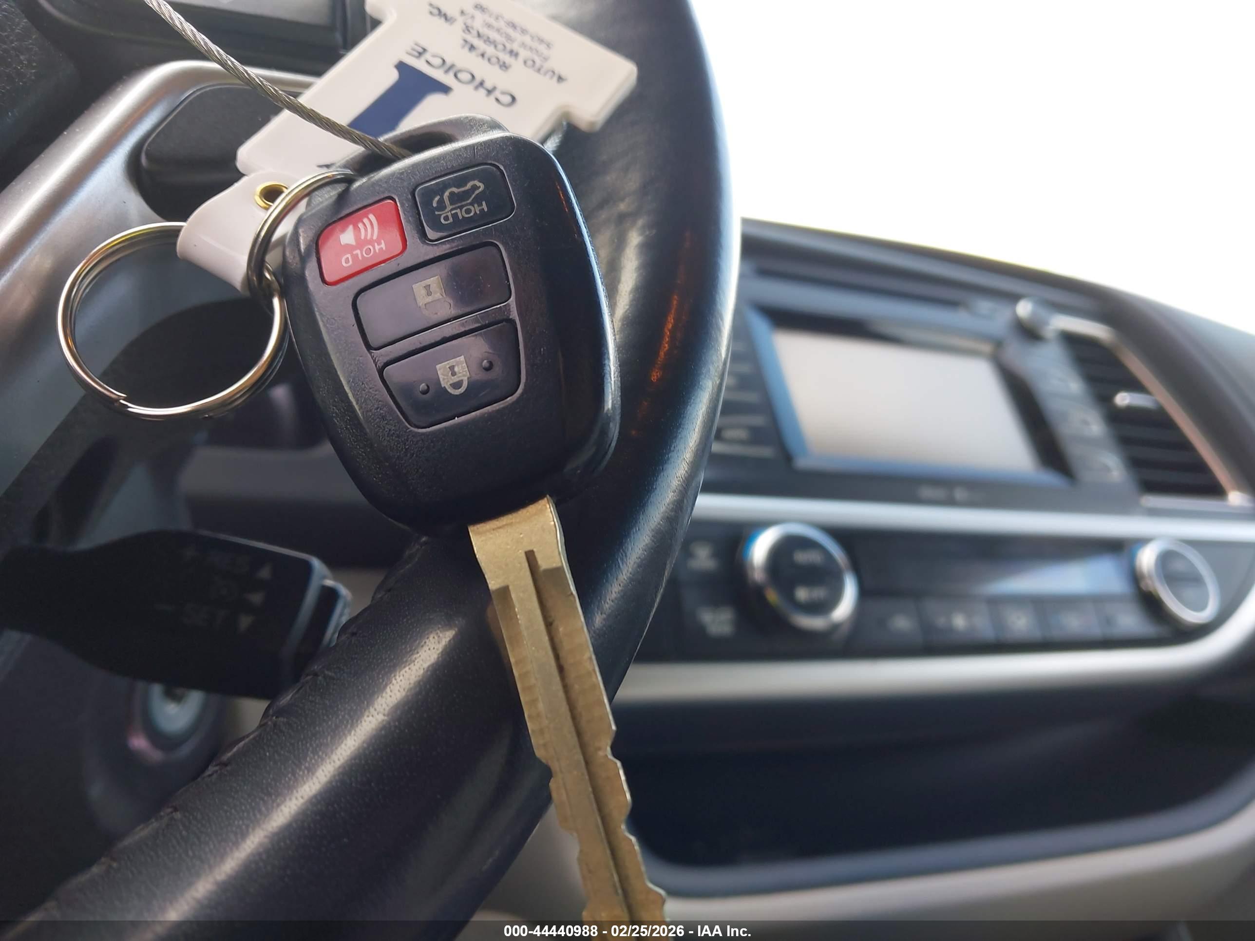 TOYOTA HIGHLANDER image 11