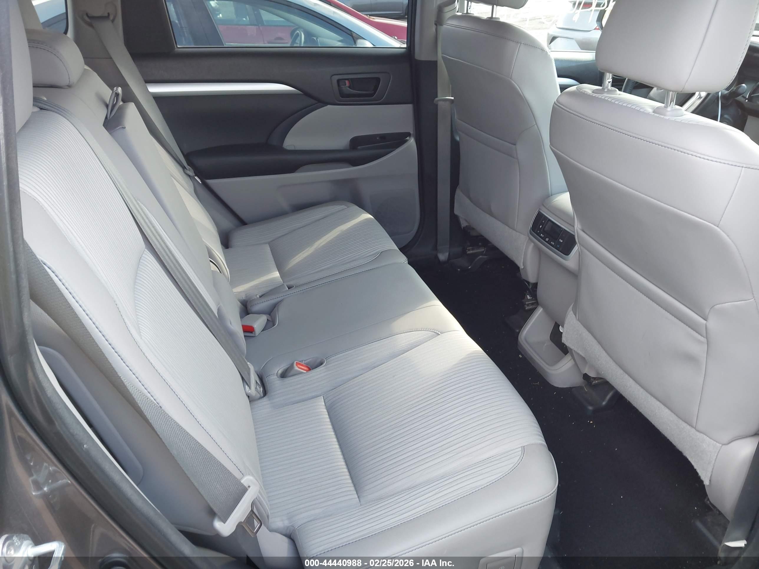 TOYOTA HIGHLANDER image 8