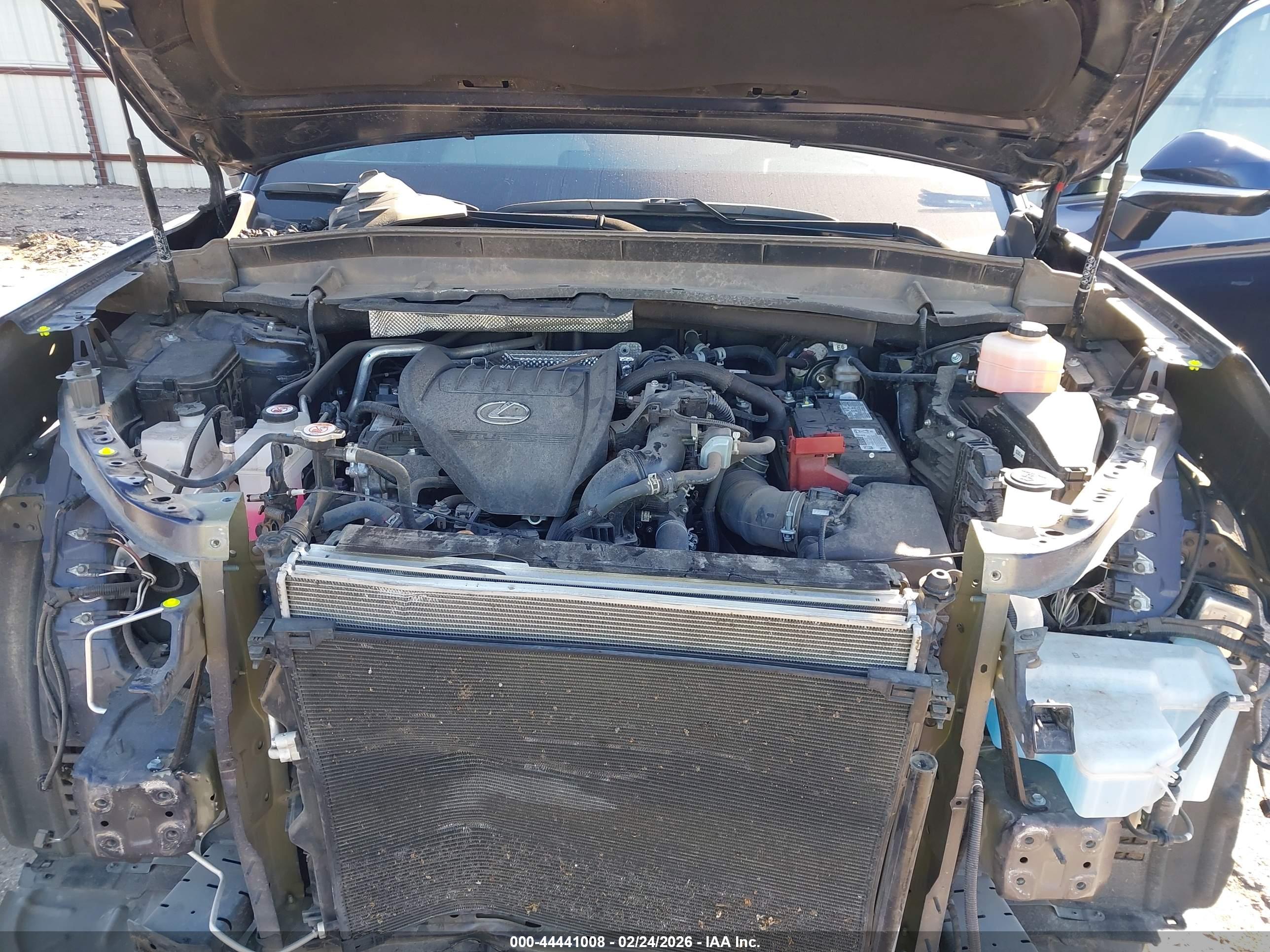 LEXUS TX image 10