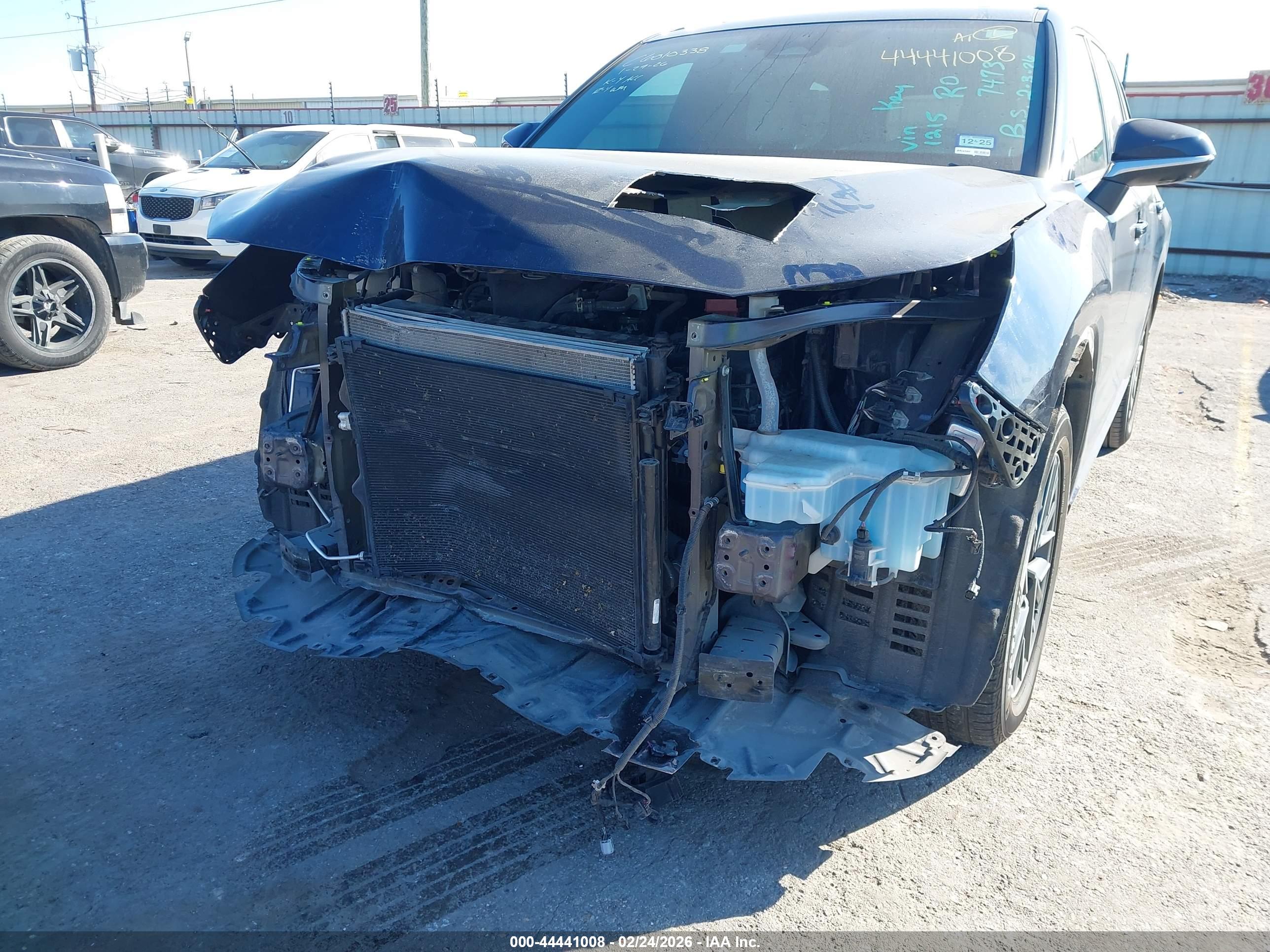 LEXUS TX image 6