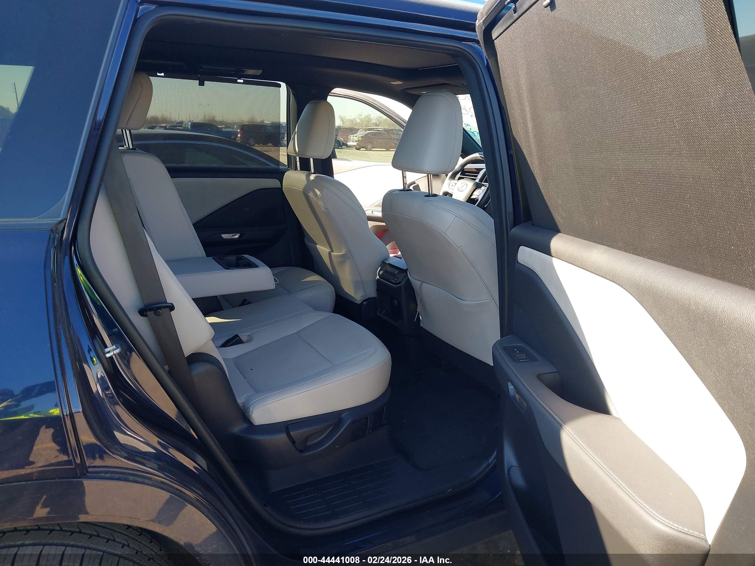 LEXUS TX image 8