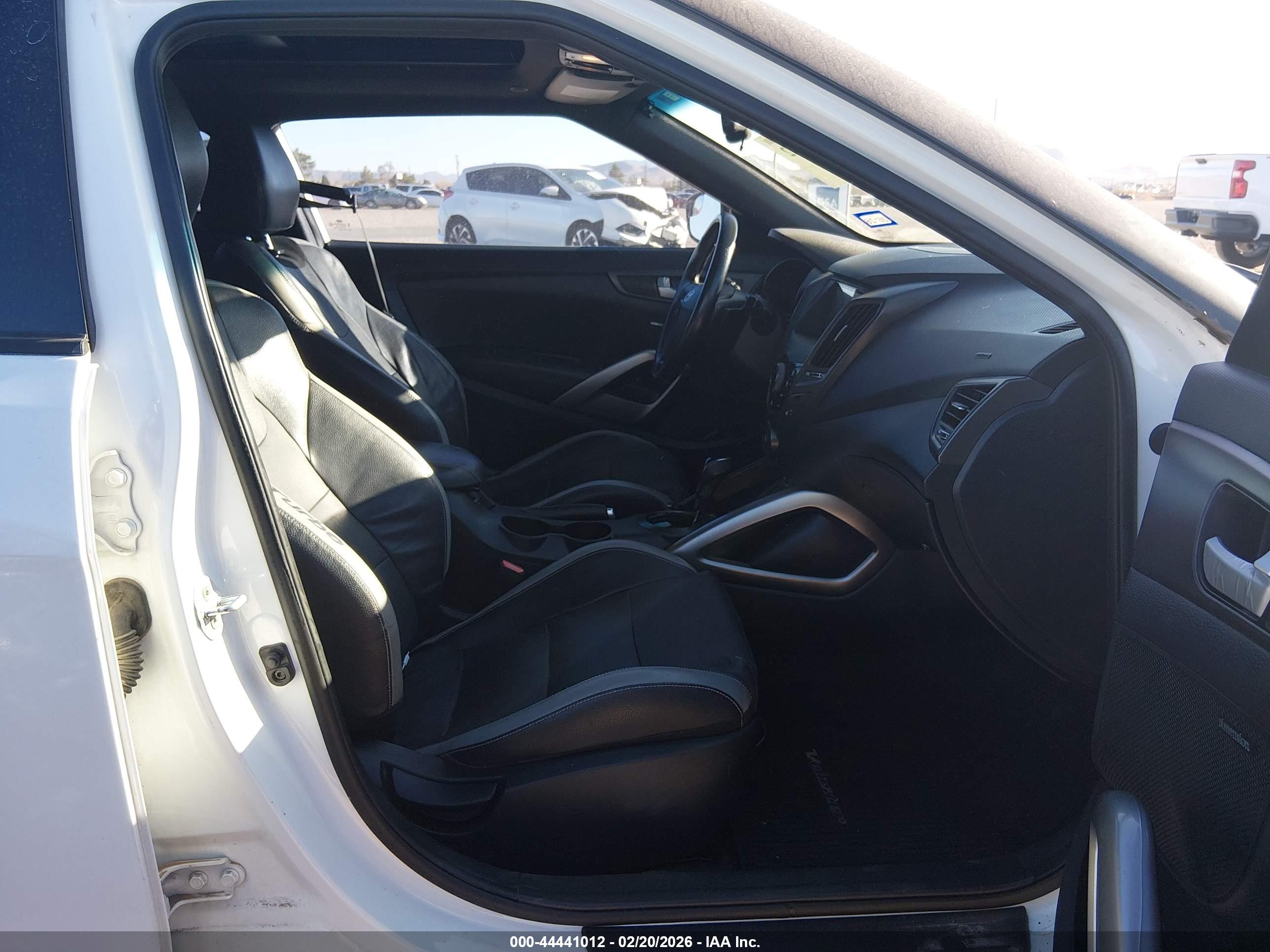 HYUNDAI VELOSTER image 5