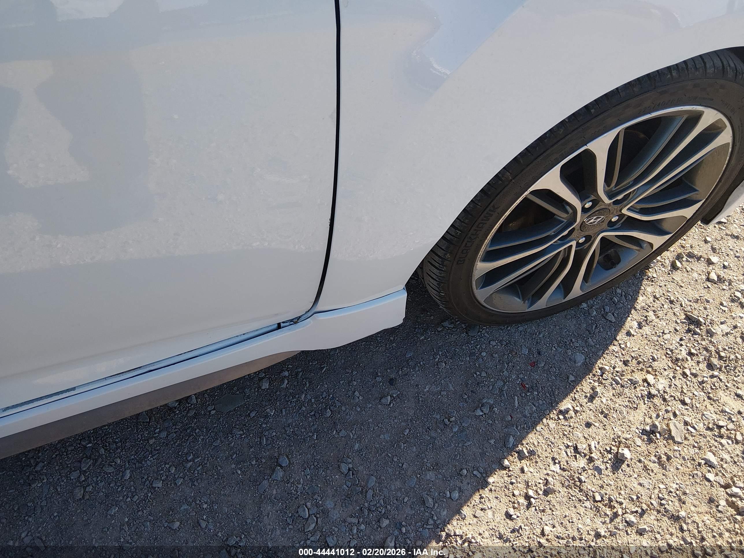 HYUNDAI VELOSTER image 6