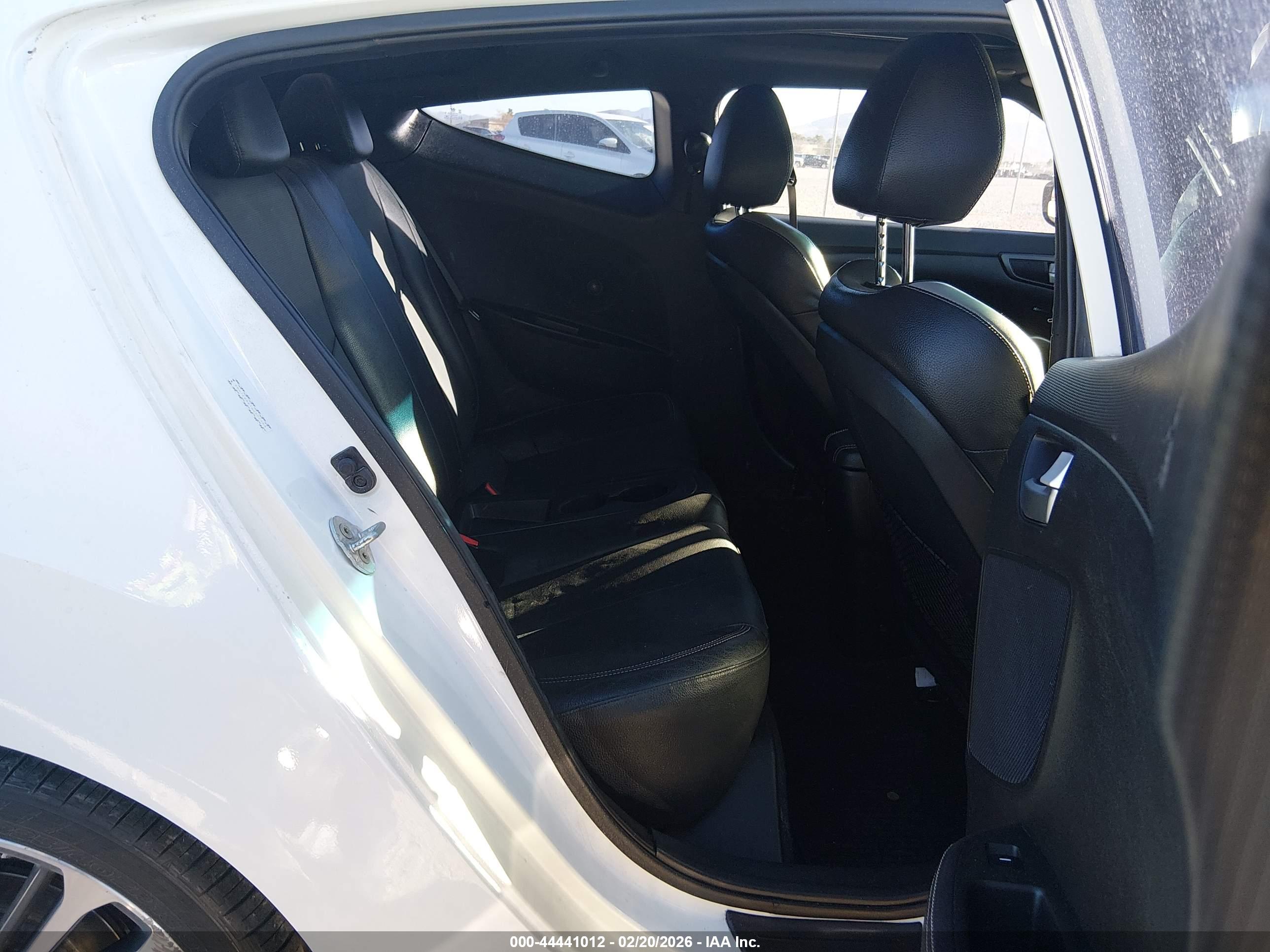 HYUNDAI VELOSTER image 8