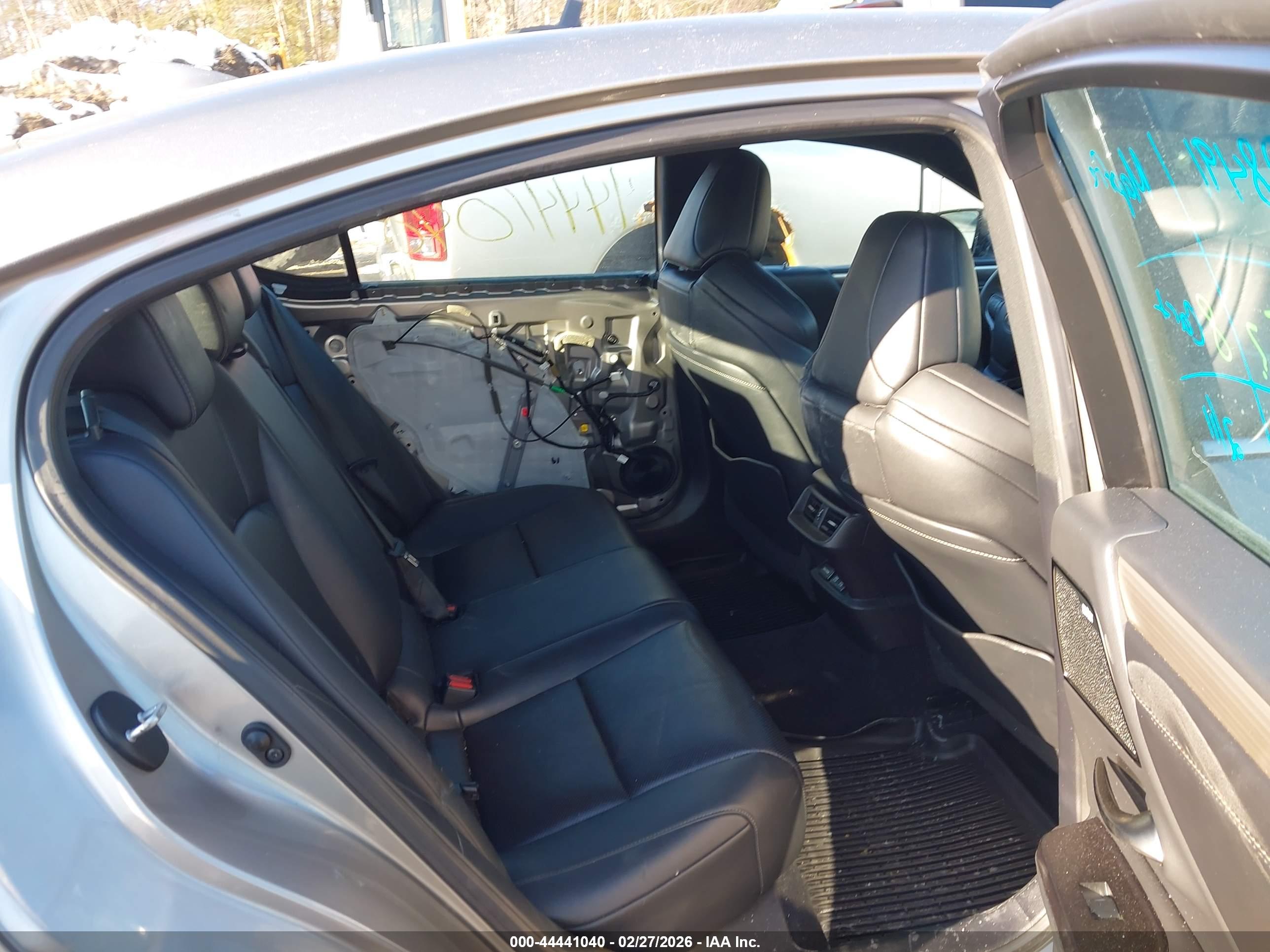 LEXUS ES image 8