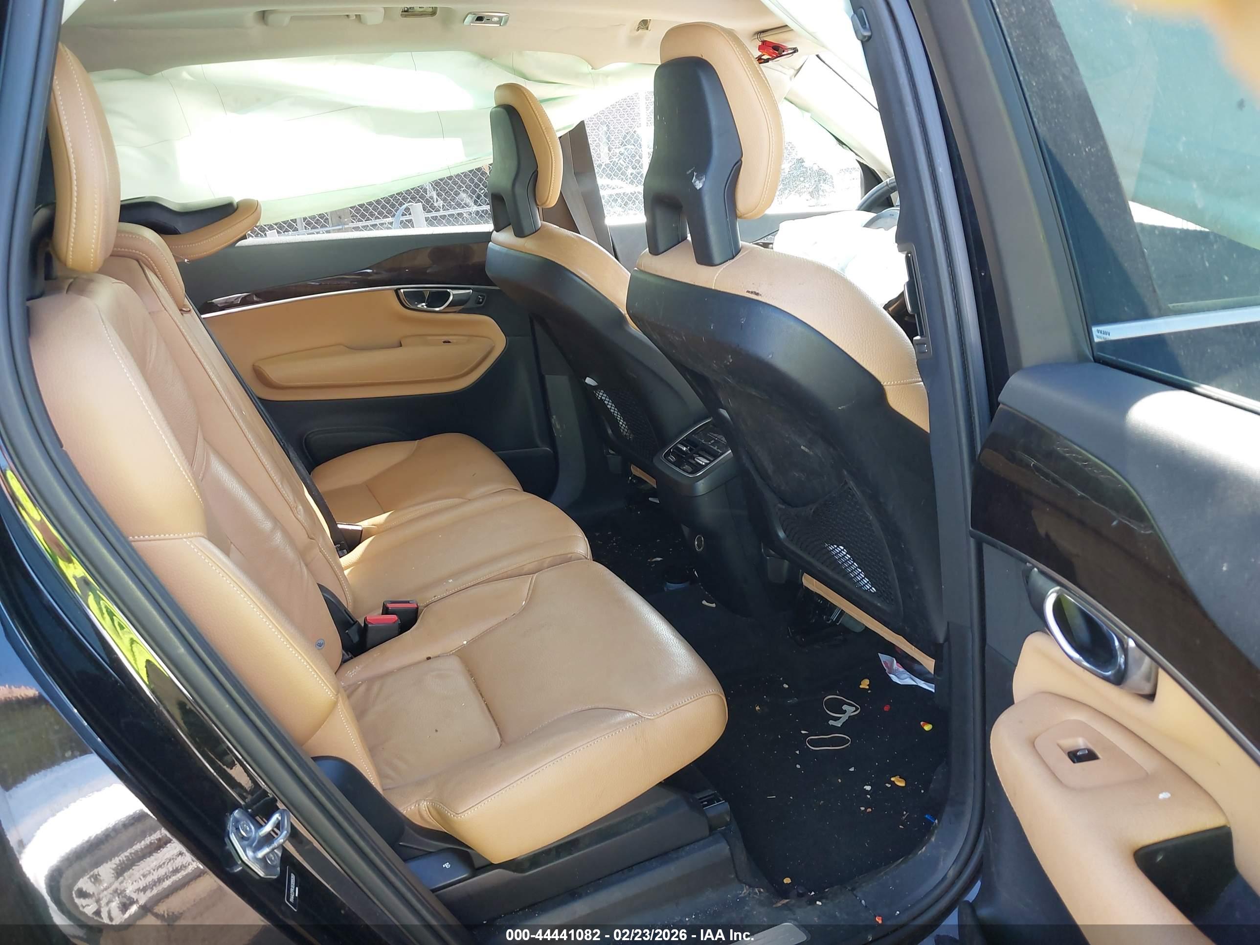VOLVO XC90 image 8