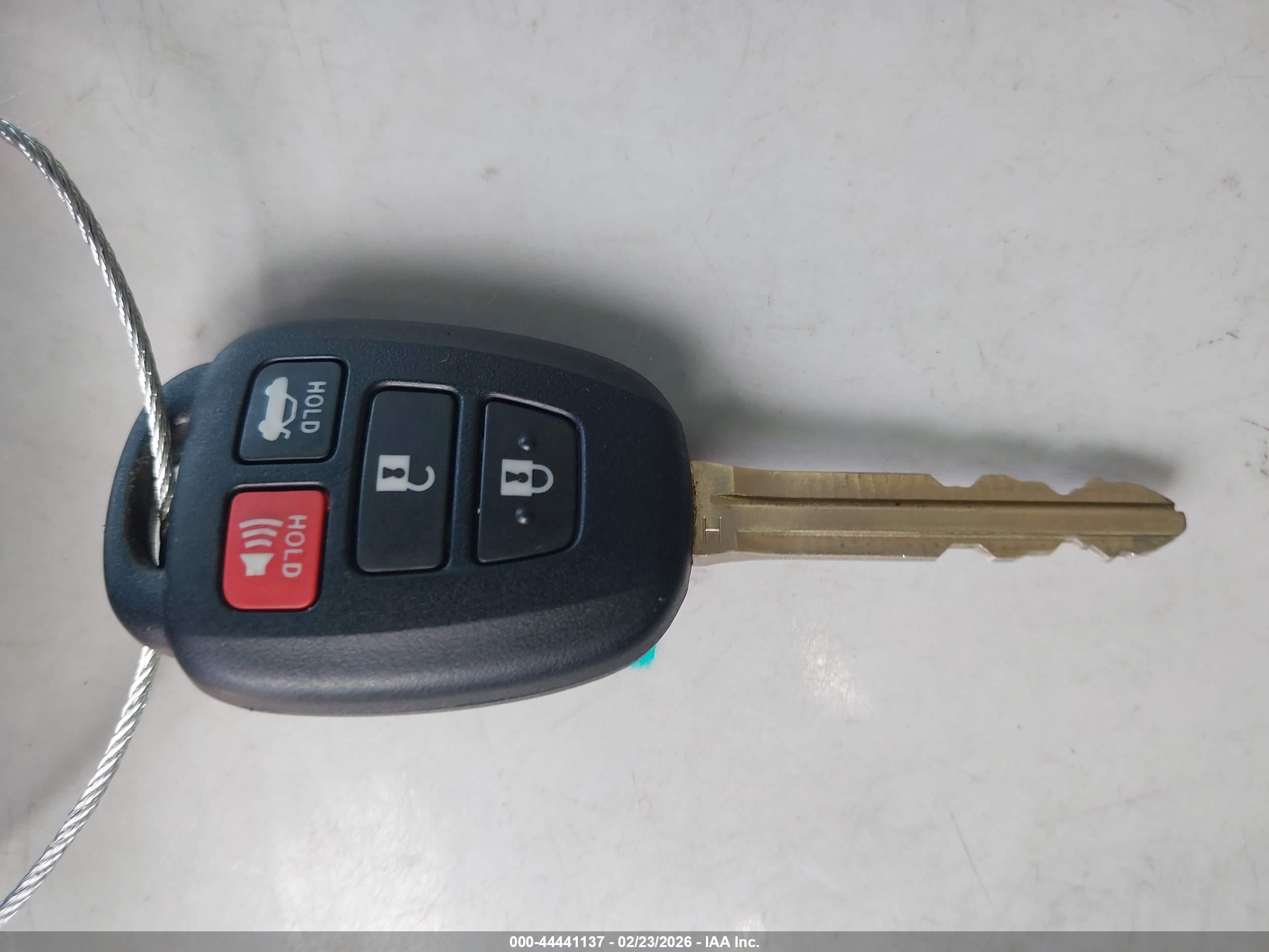 TOYOTA CAMRY image 11