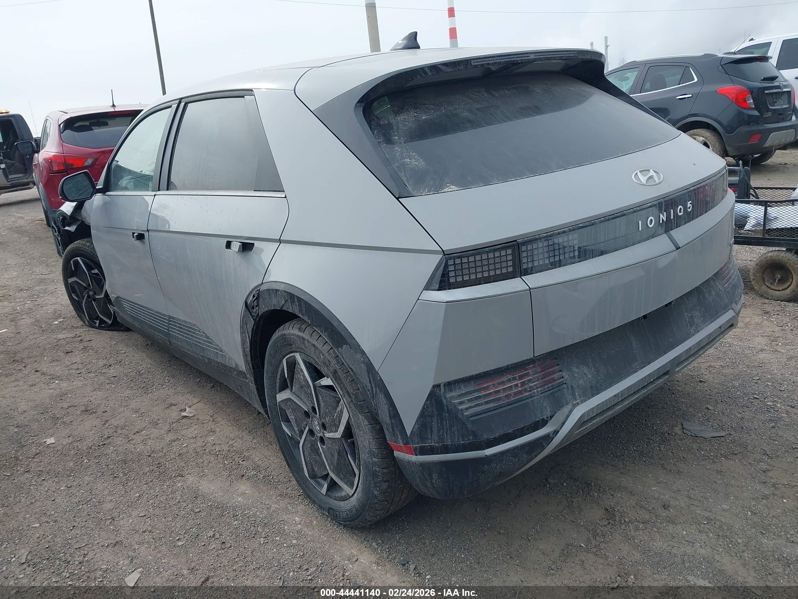 HYUNDAI IONIQ image 3