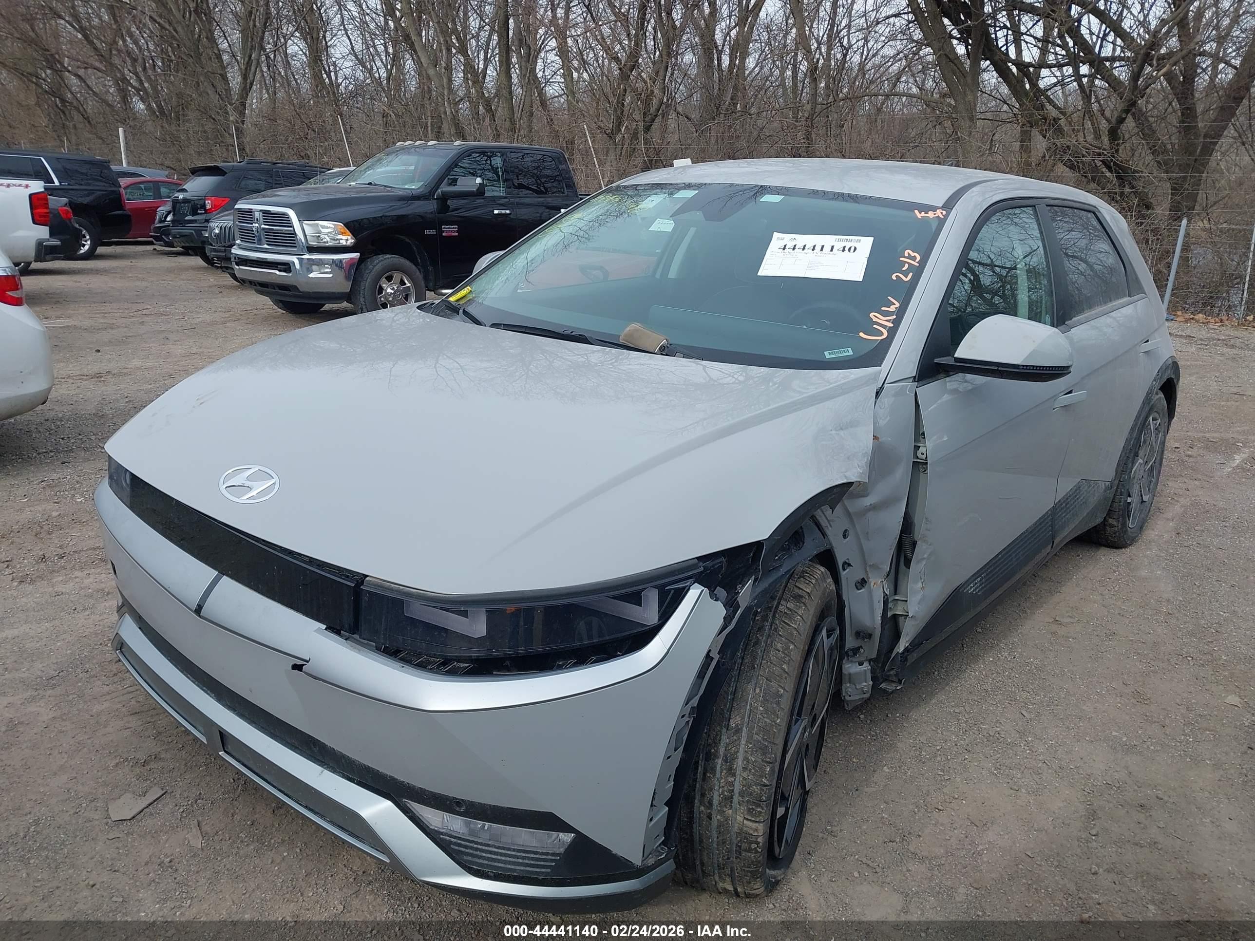 HYUNDAI IONIQ image 6