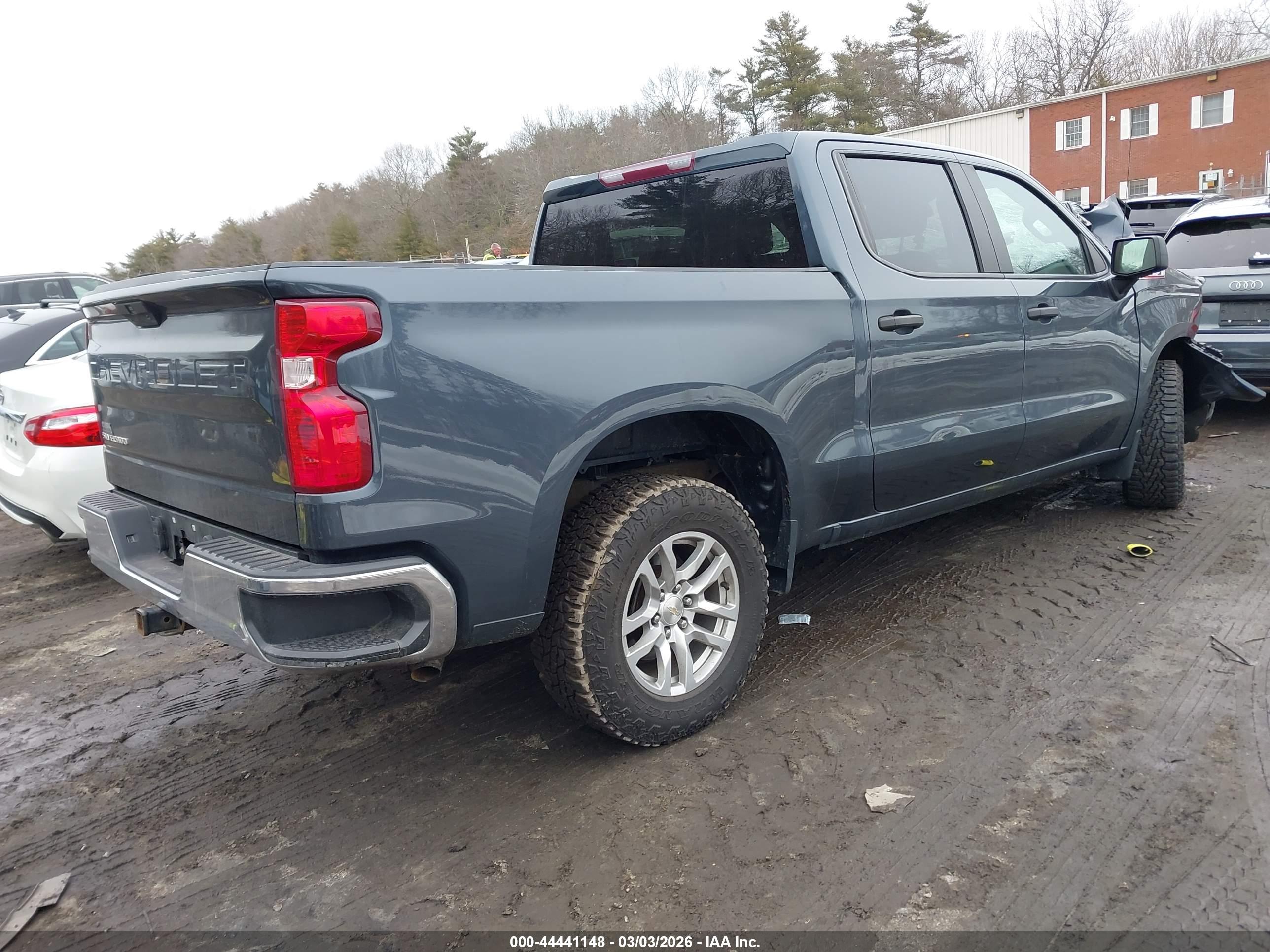 CHEVROLET SILVERADO image 4