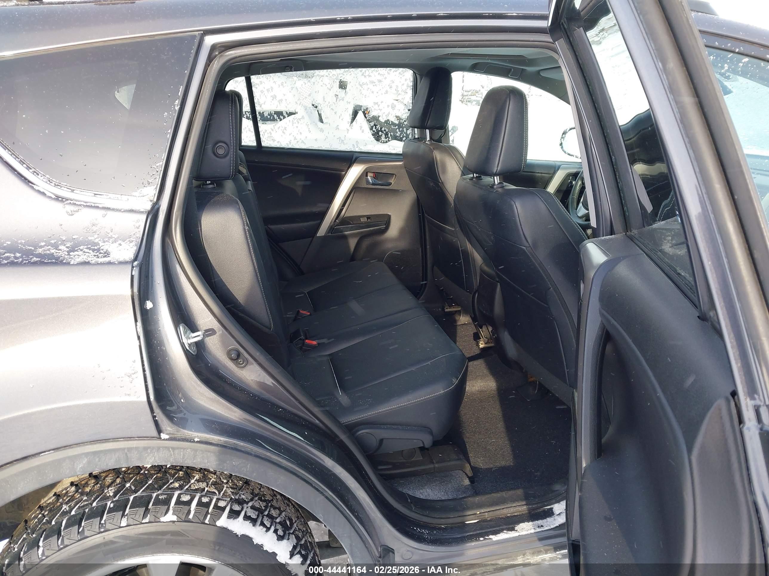 TOYOTA RAV4 image 8