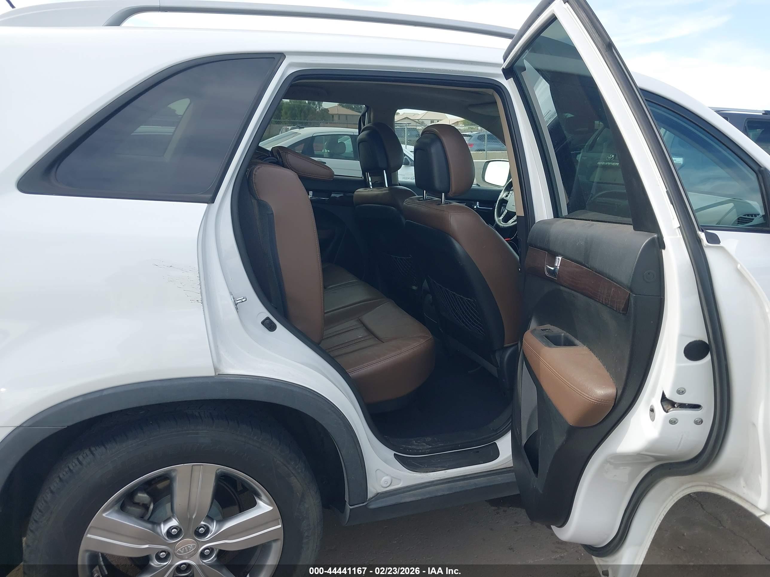 KIA SORENTO image 8