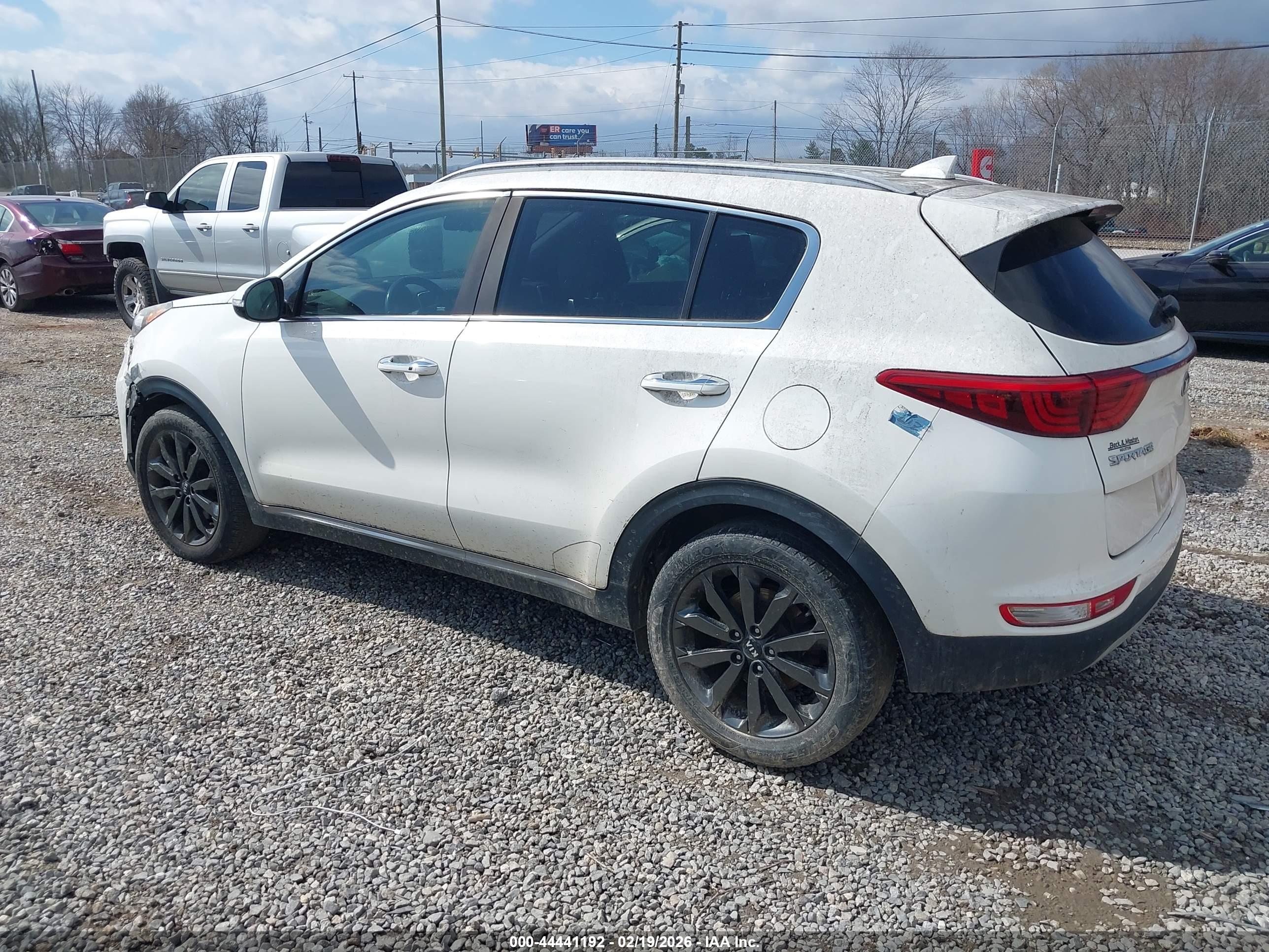 KIA SPORTAGE image 3