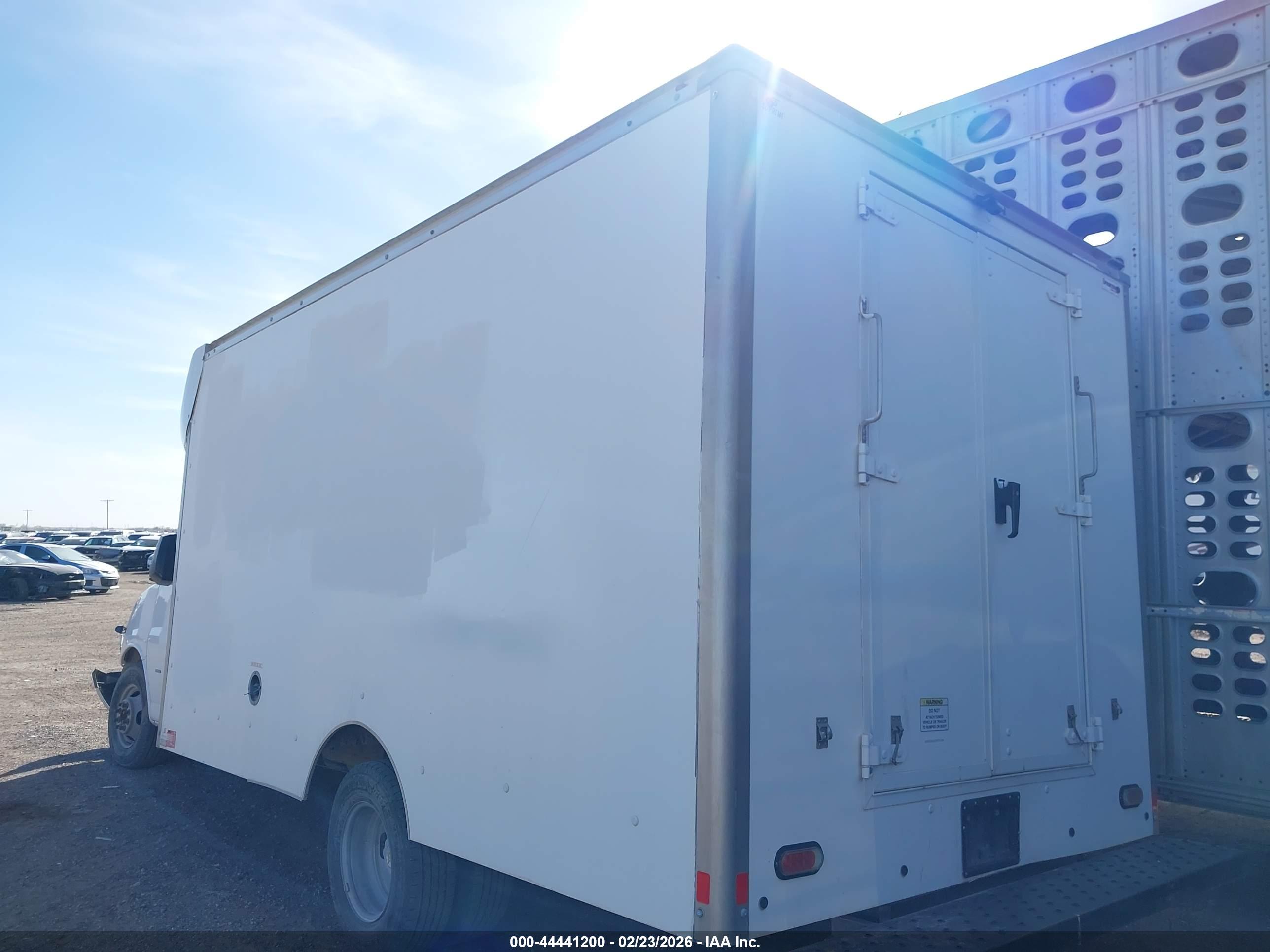 CHEVROLET EXPRESS image 3