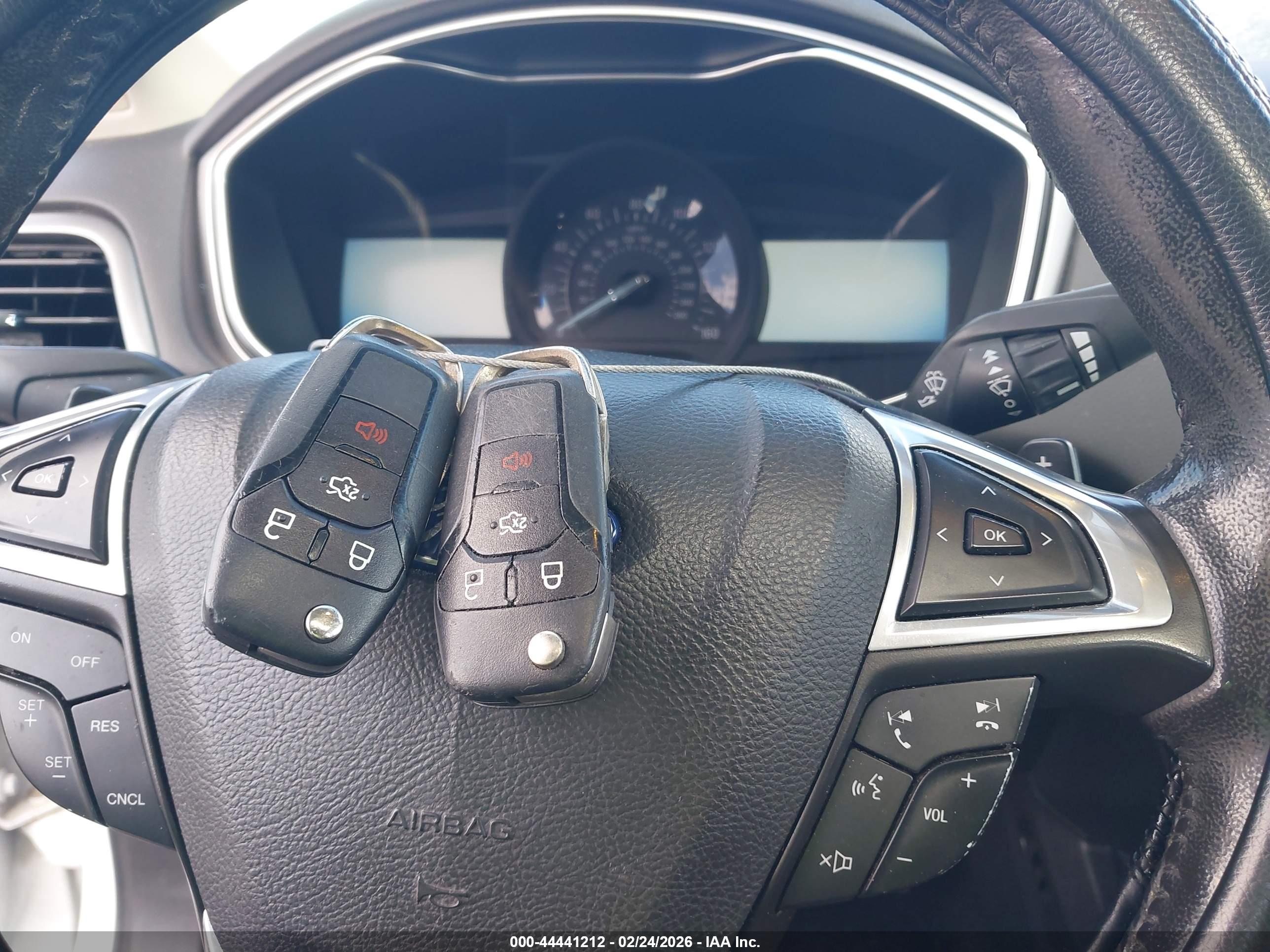 FORD FUSION image 11