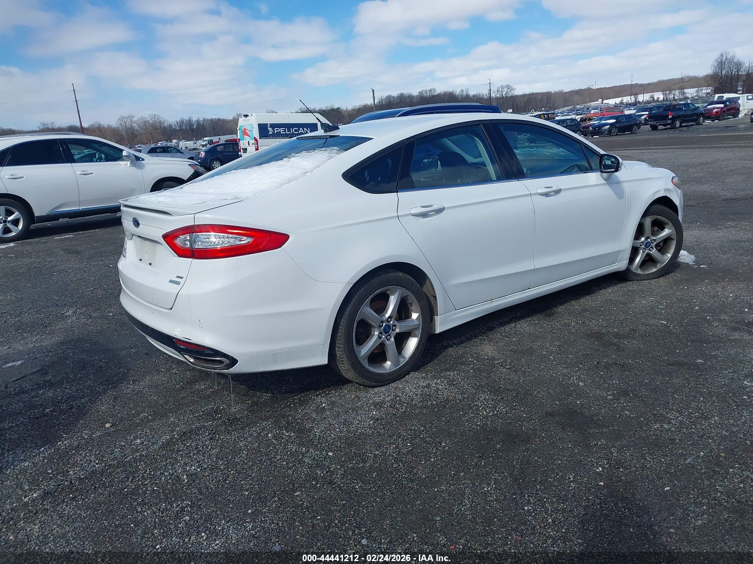 FORD FUSION image 4