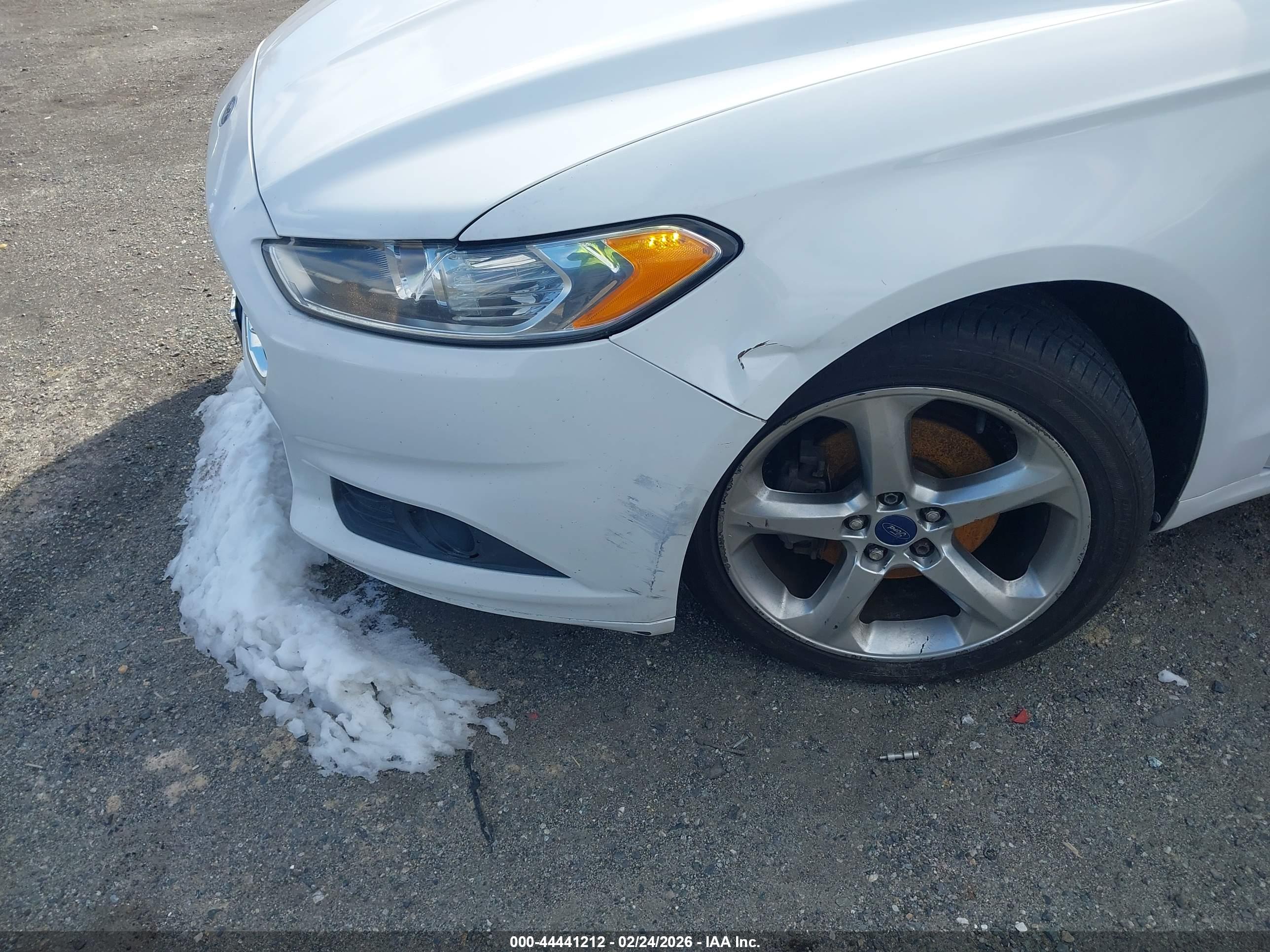 FORD FUSION image 6