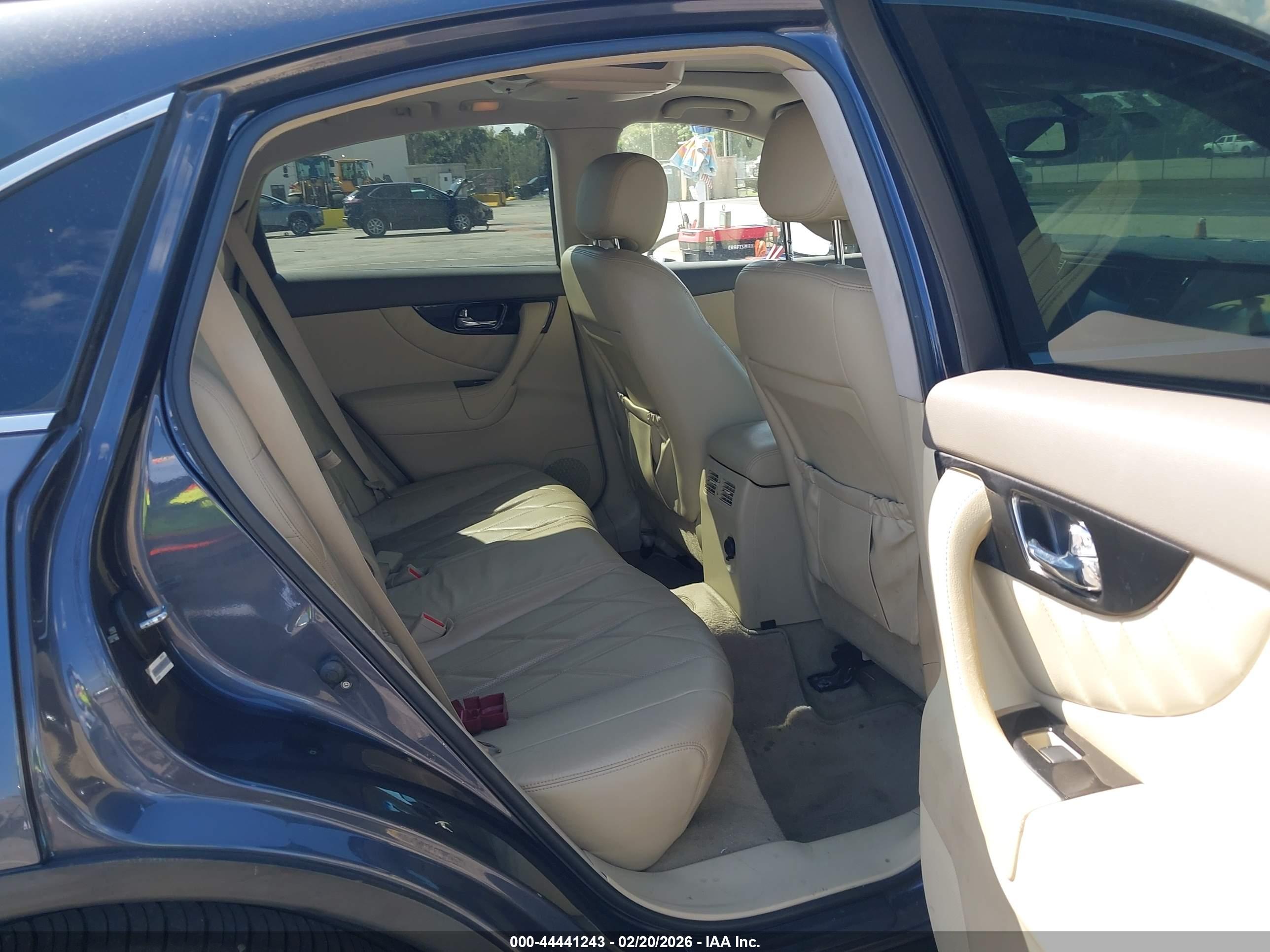 INFINITI FX35 image 8