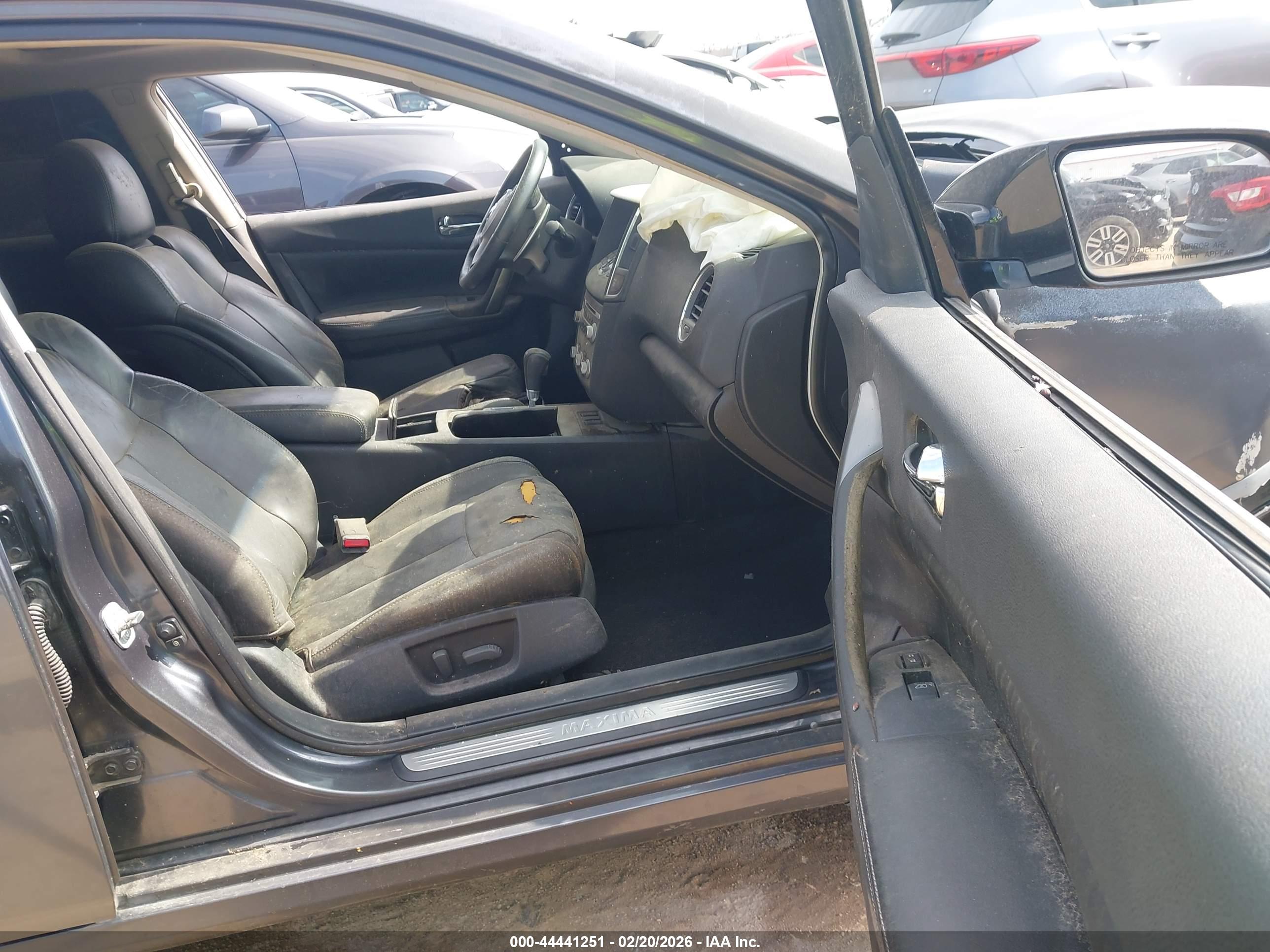 NISSAN MAXIMA image 5