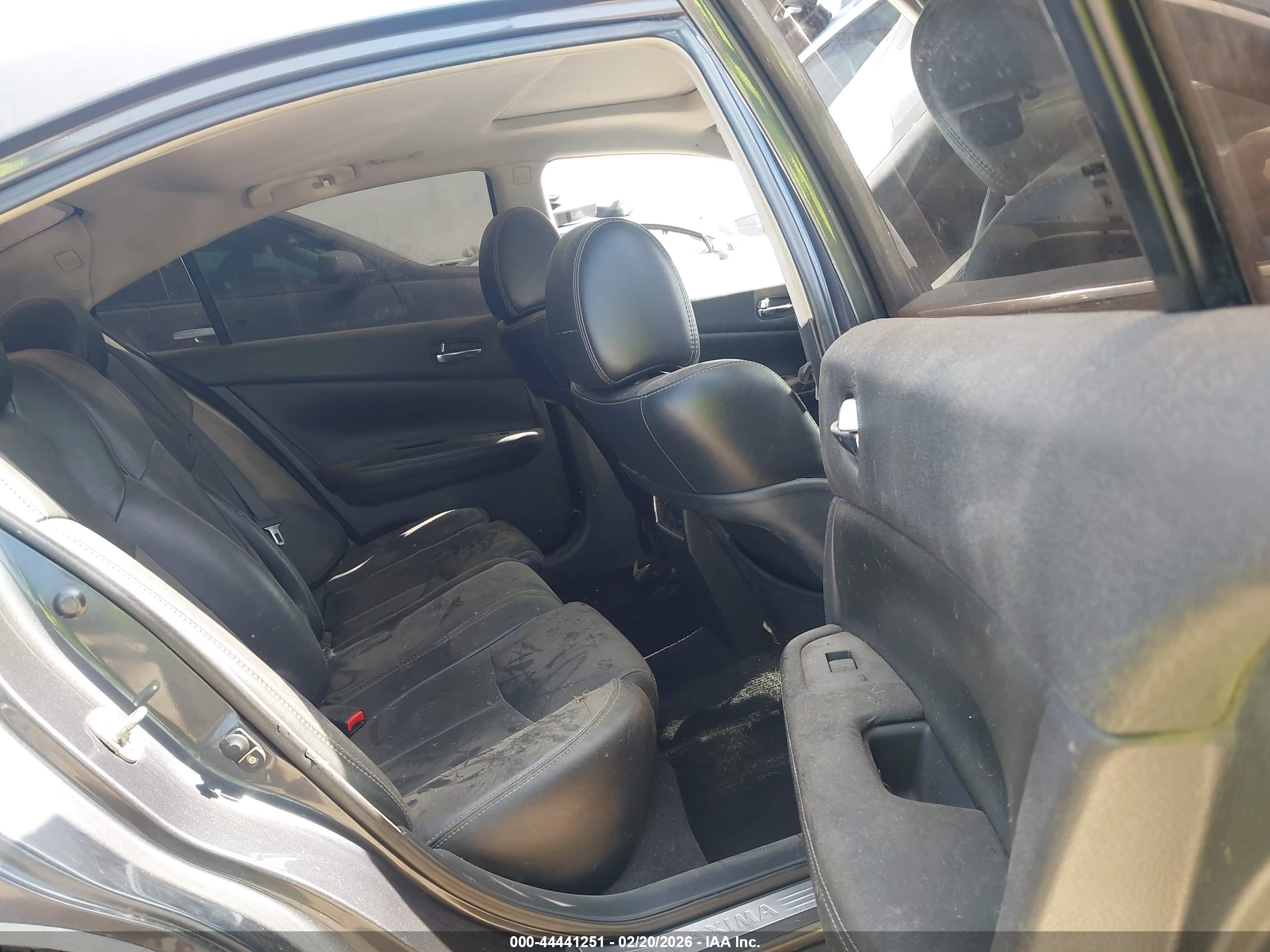 NISSAN MAXIMA image 8