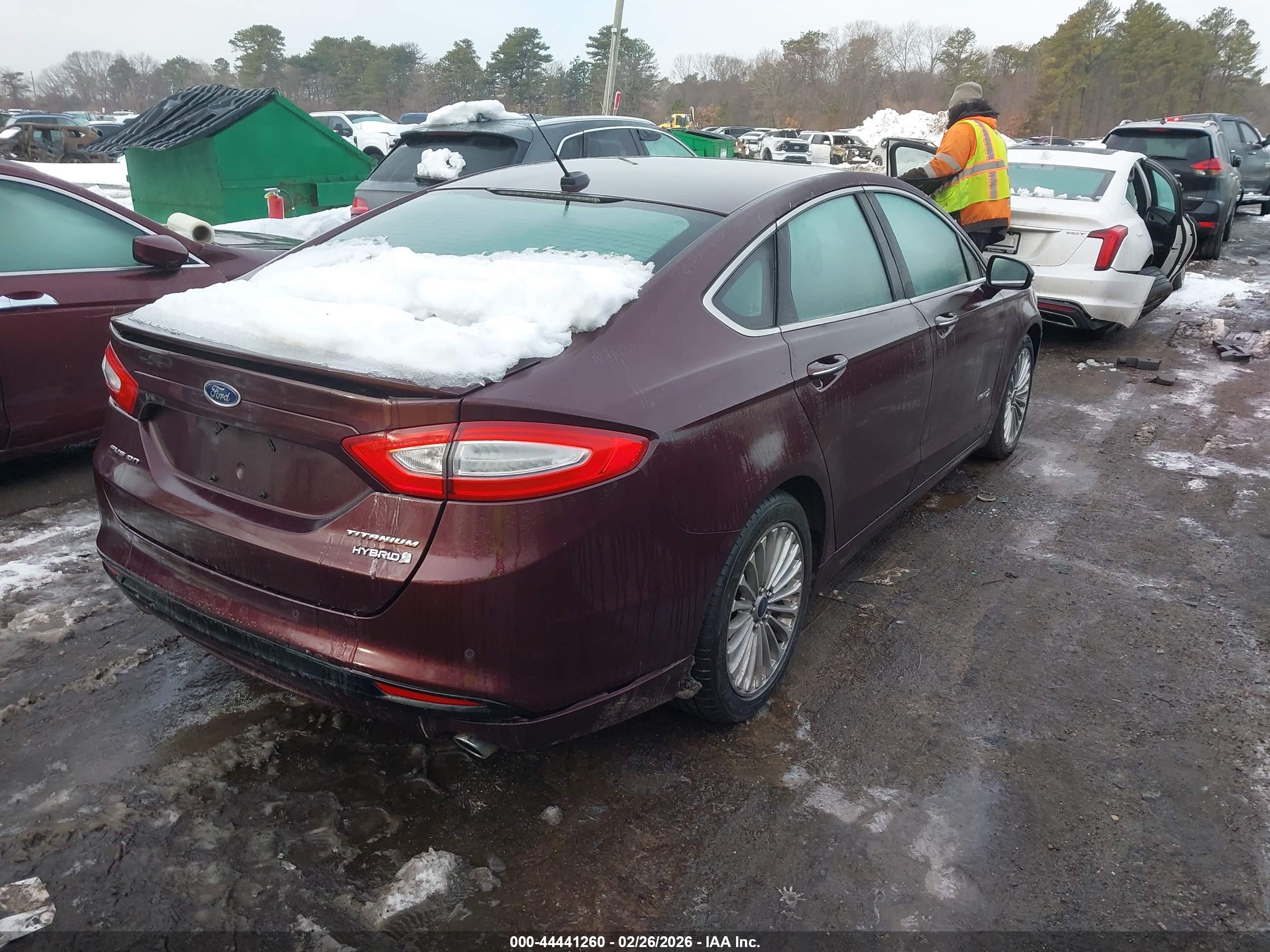 FORD FUSION image 4